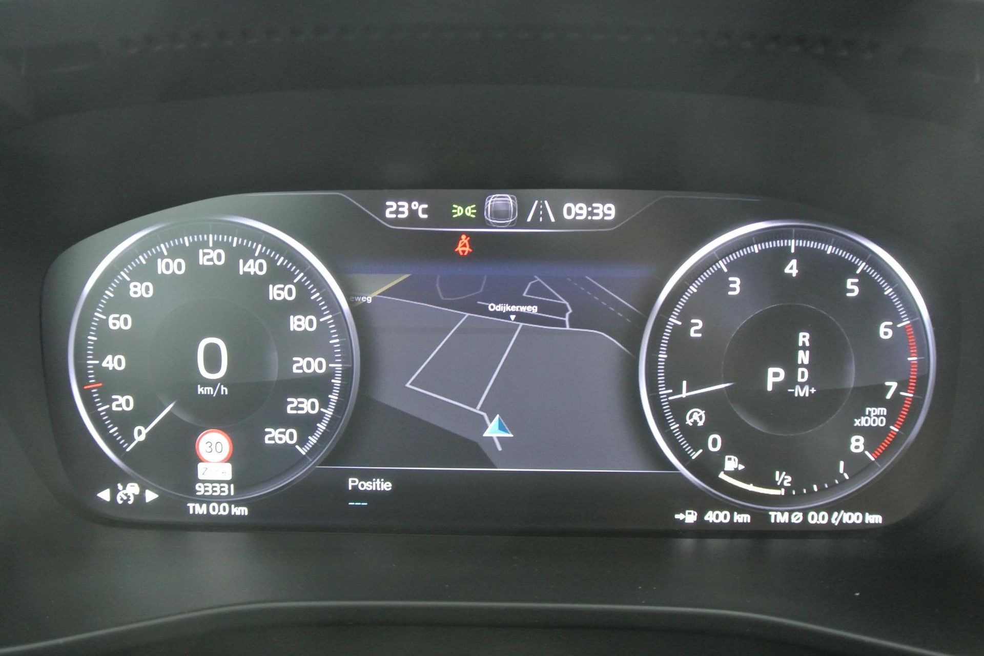 Volvo XC40 met kenteken L-334-FX – dashboard