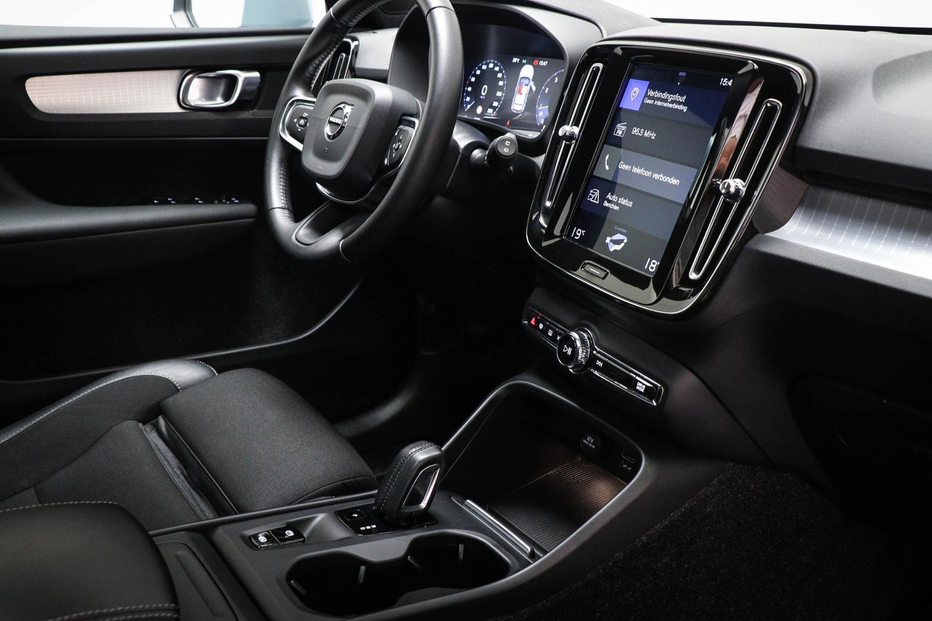 Volvo XC40 met kenteken X-563-FV – interieur