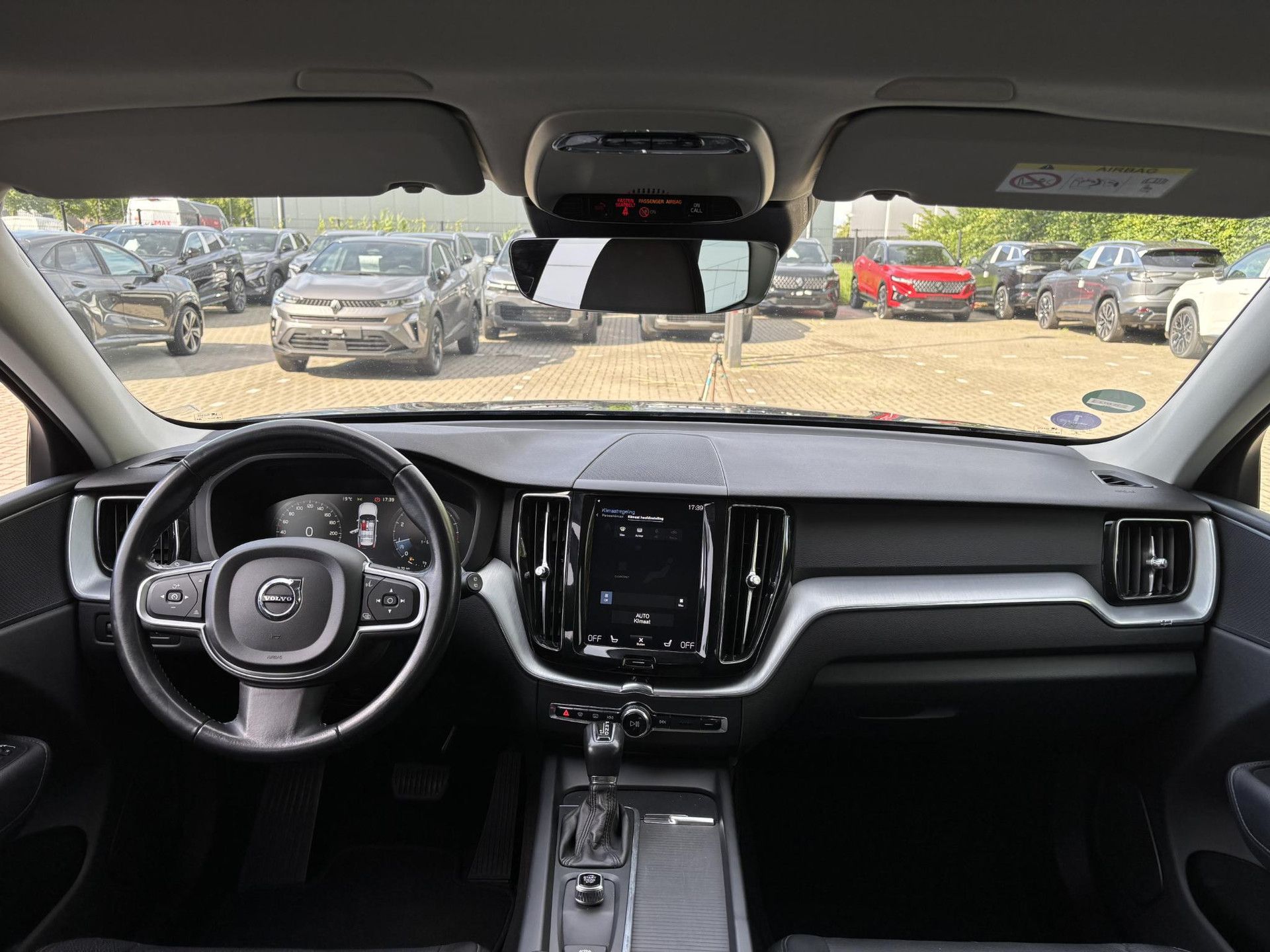 Volvo XC60 met kenteken TS-427-J – interieur