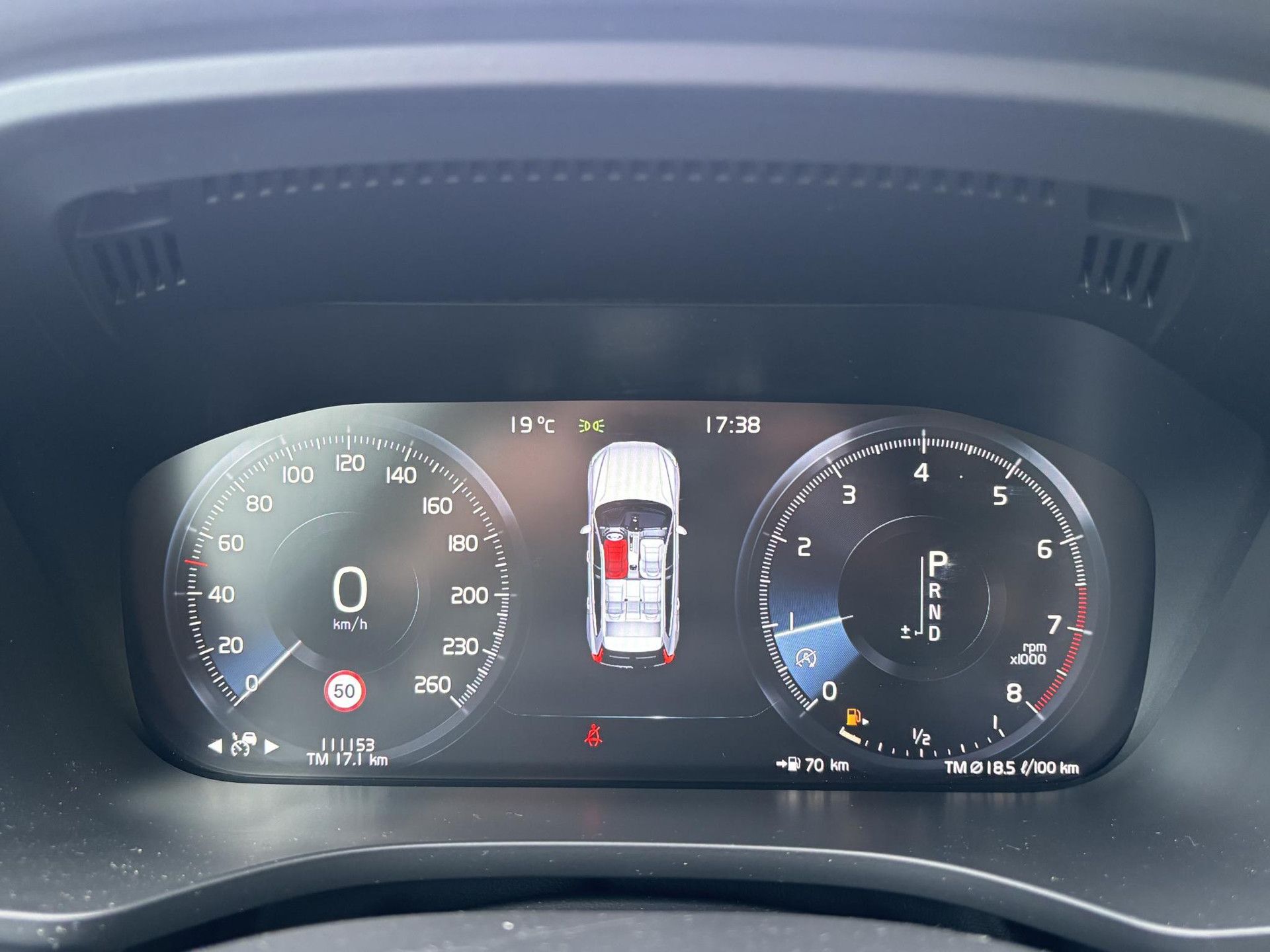 Volvo XC60 met kenteken TS-427-J – dashboard