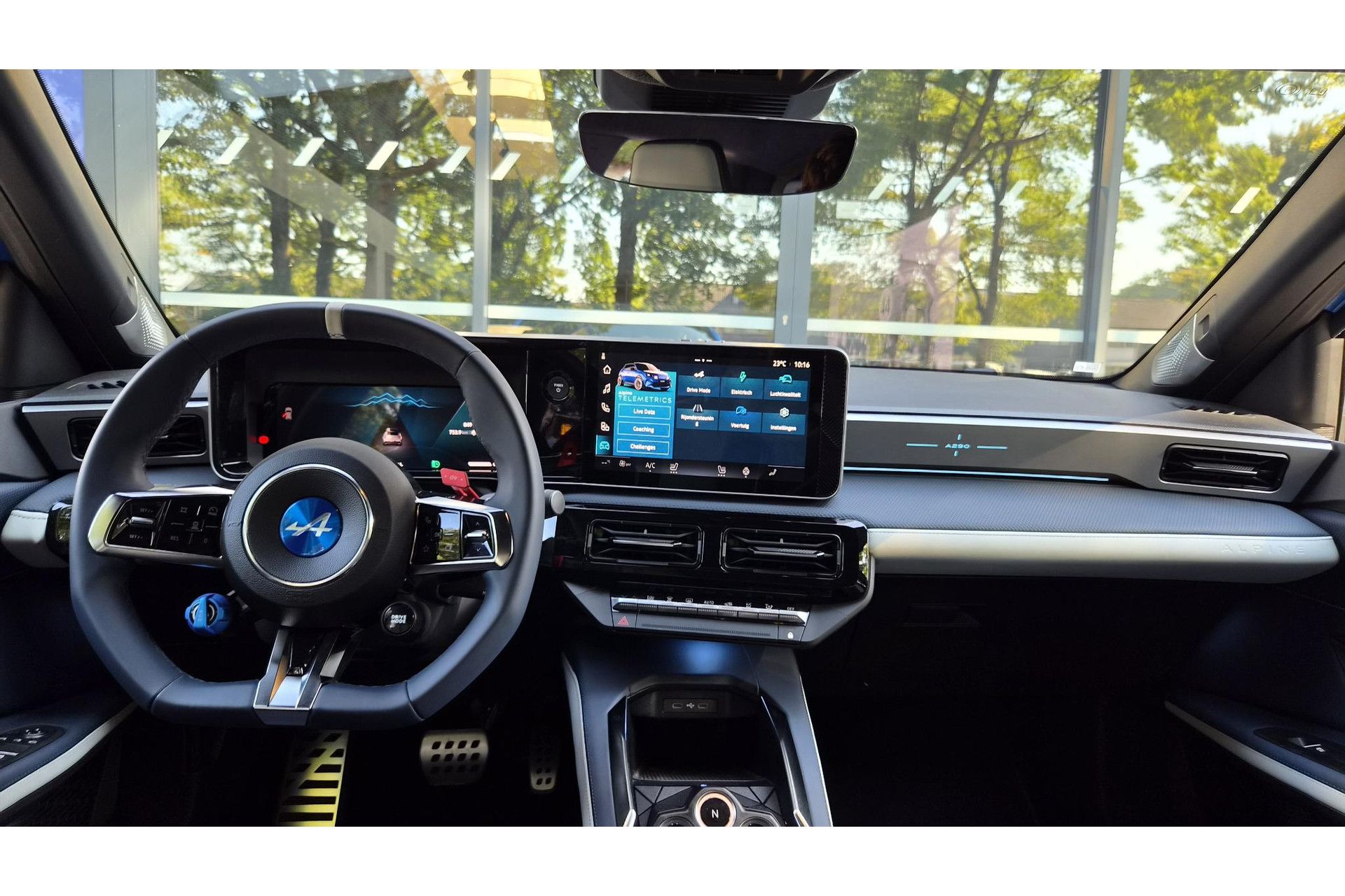 Alpine A290 met kenteken KSJ-62-B – interieur