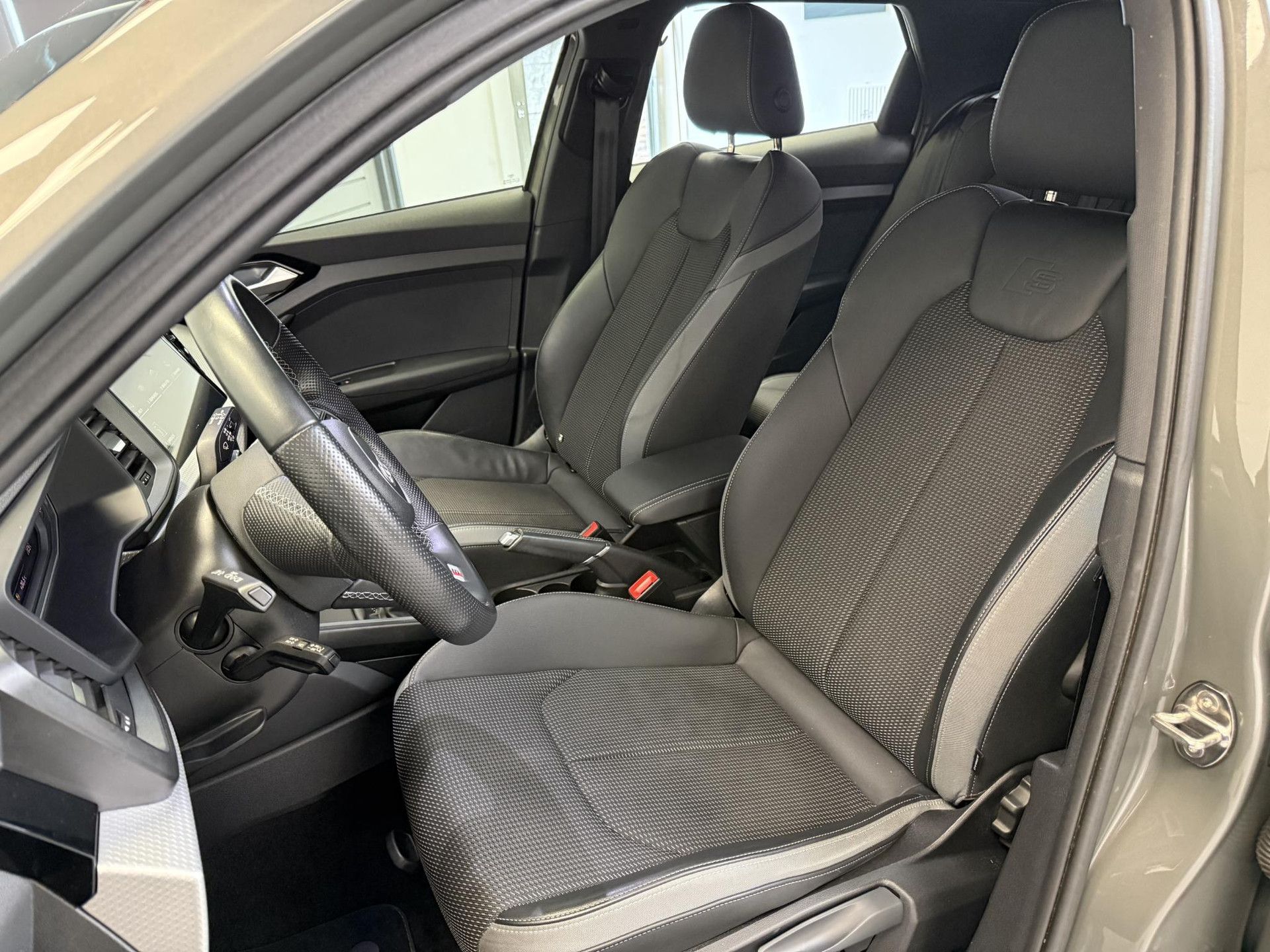 Audi A1Sportback met kenteken S-771-HP – dashboard