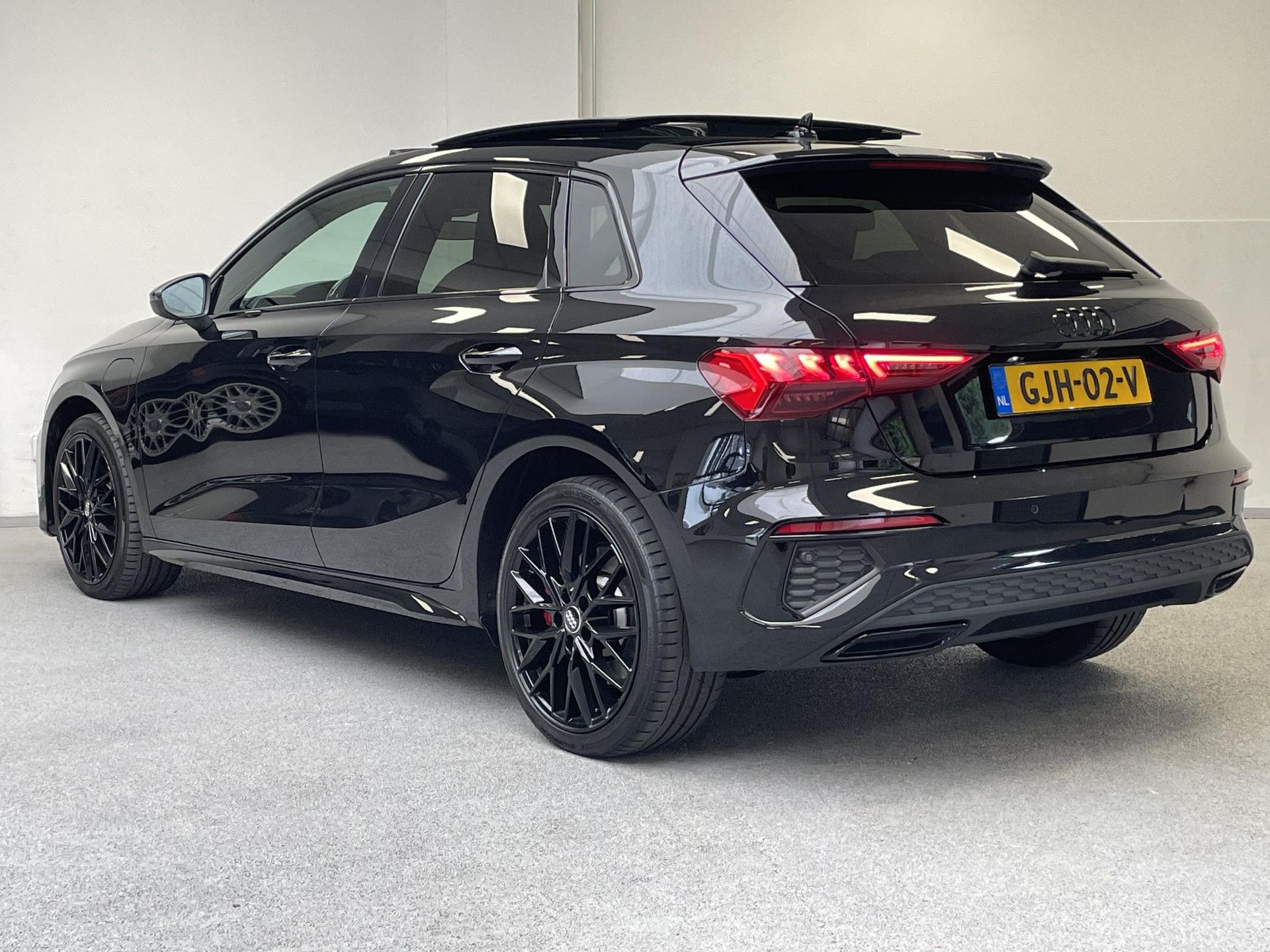 Audi A3 met kenteken GJH-02-V – achteraanzicht
