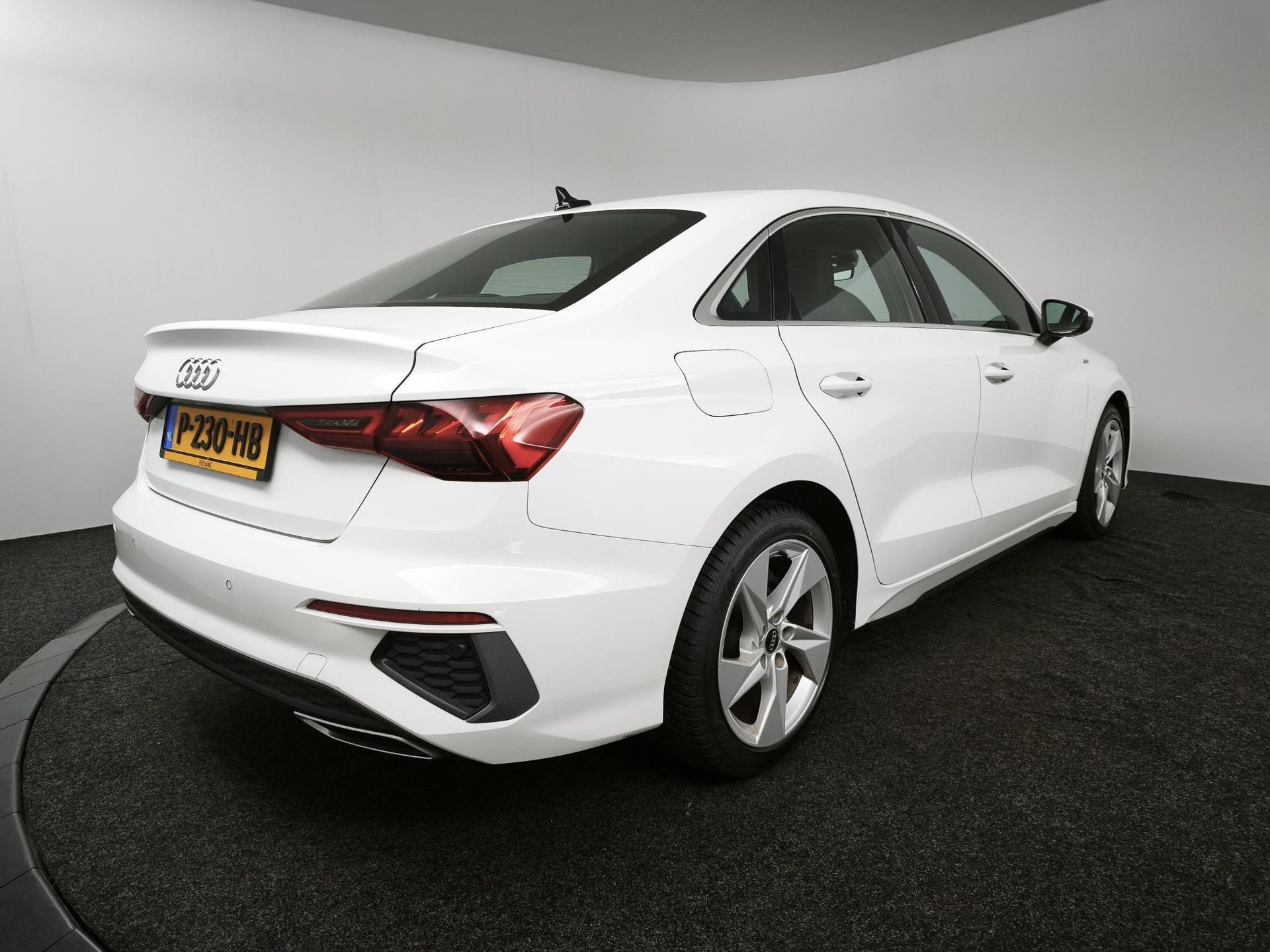 Audi A3 met kenteken P-230-HB – achteraanzicht