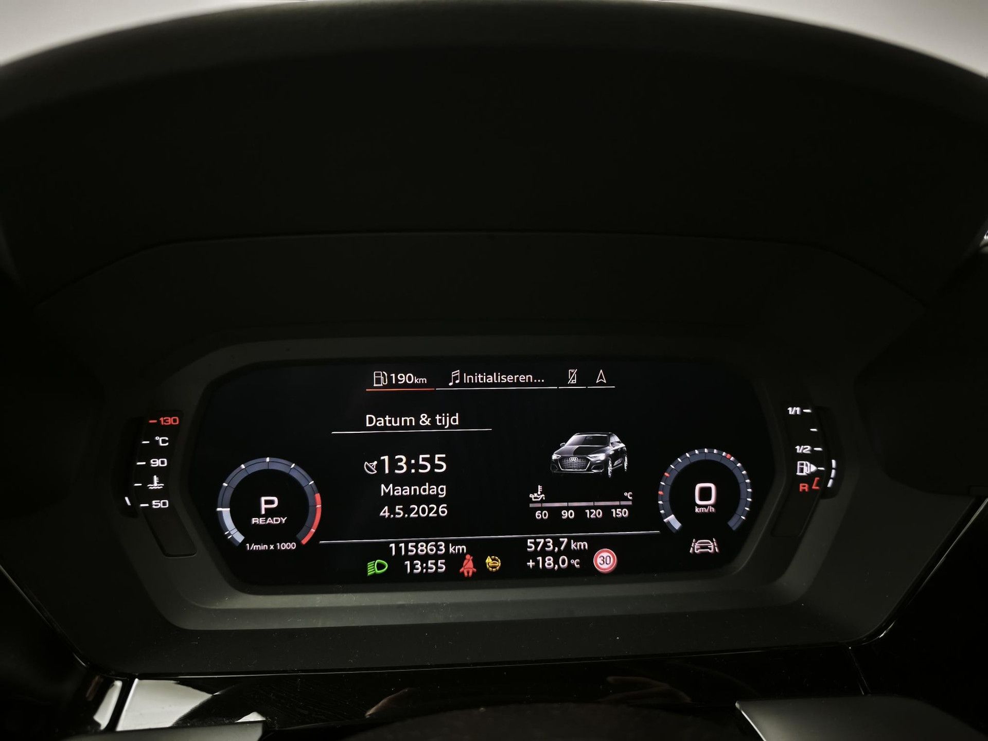 Audi A3 met kenteken P-230-HB – dashboard