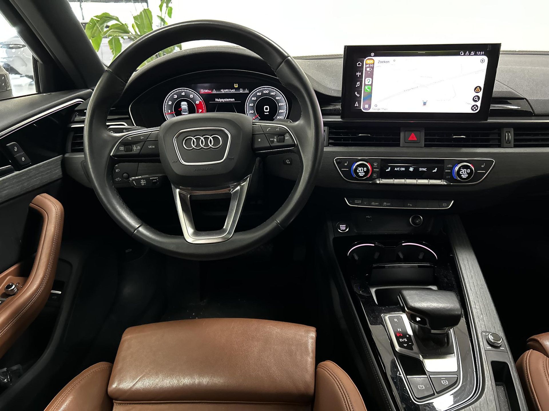 Audi A4 met kenteken N-636-DD – interieur