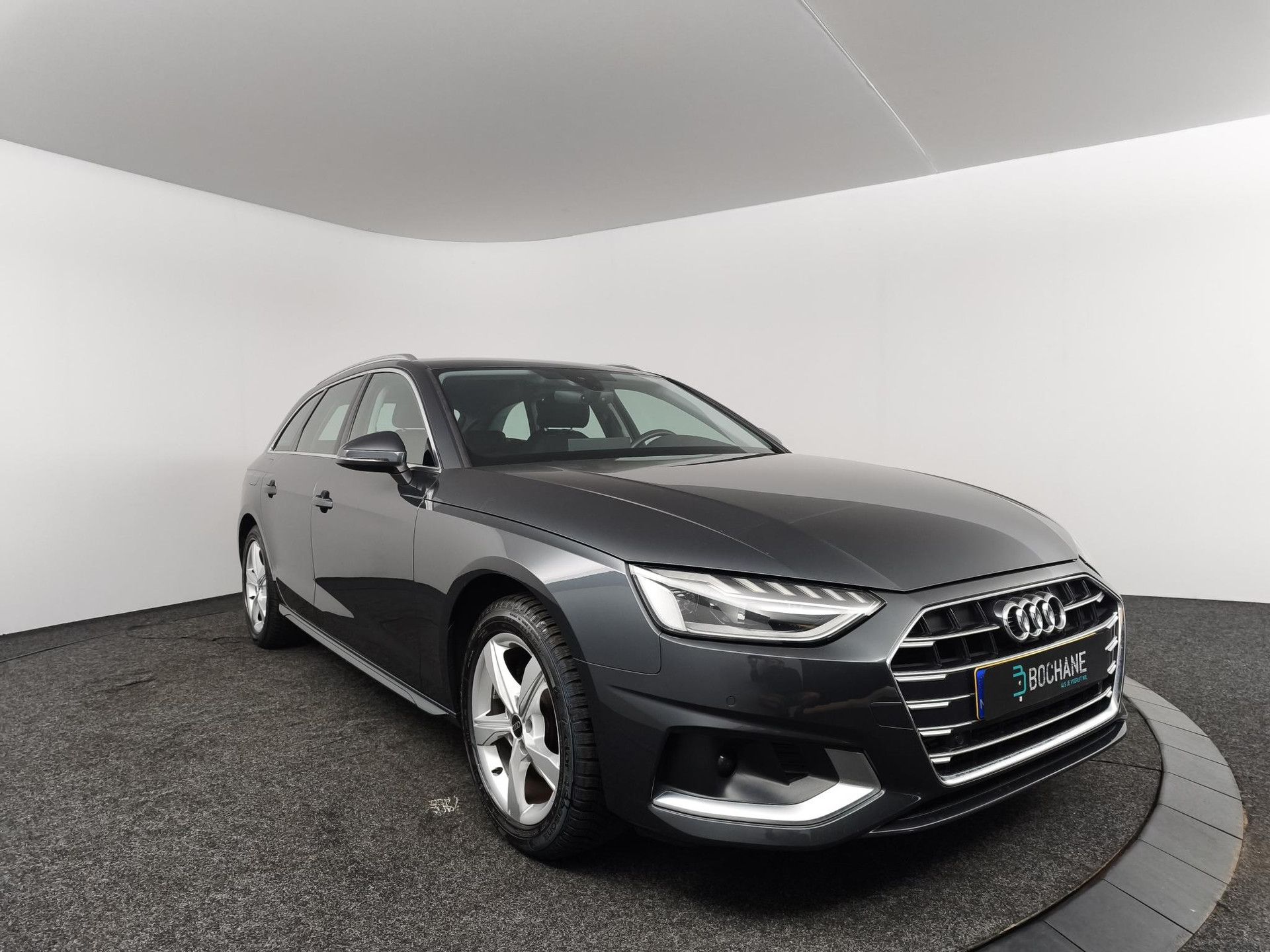 Audi A4 met kenteken X-319-HN – detailfoto