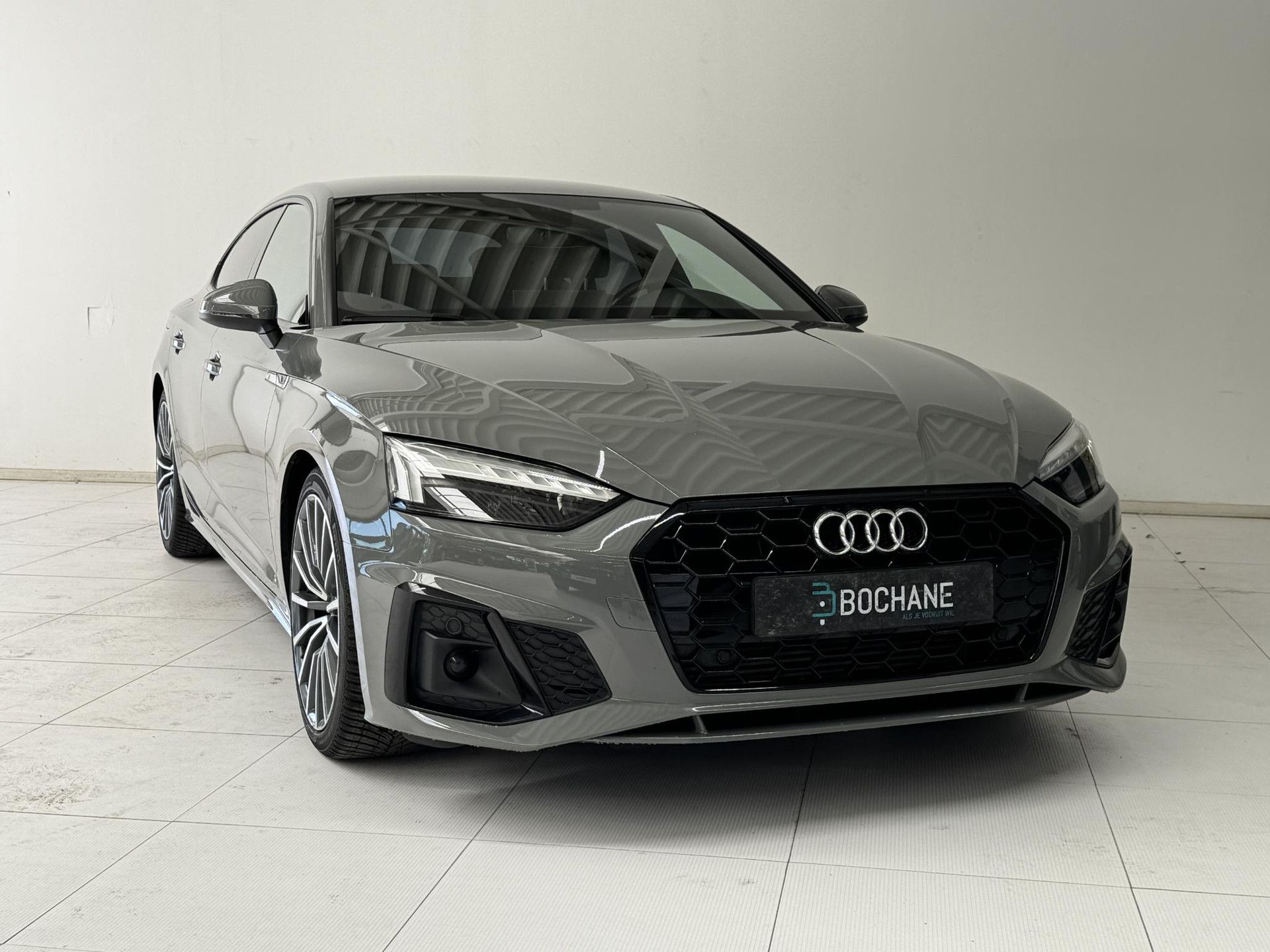 Audi A5 met kenteken L-515-HF – detailfoto