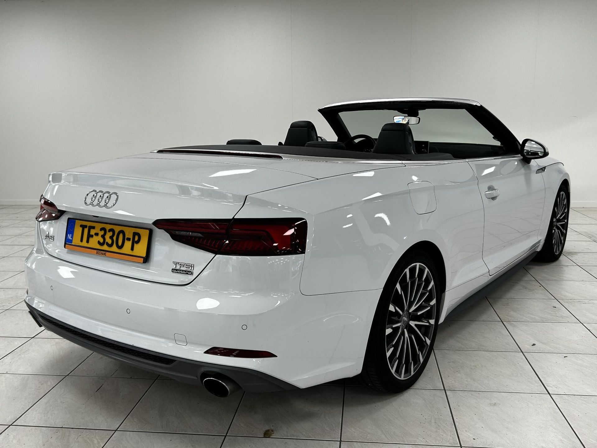 Audi A5 met kenteken TF-330-P – achteraanzicht