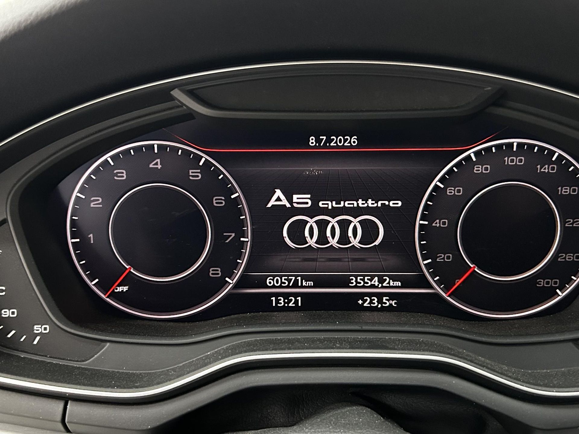 Audi A5 met kenteken TF-330-P – dashboard