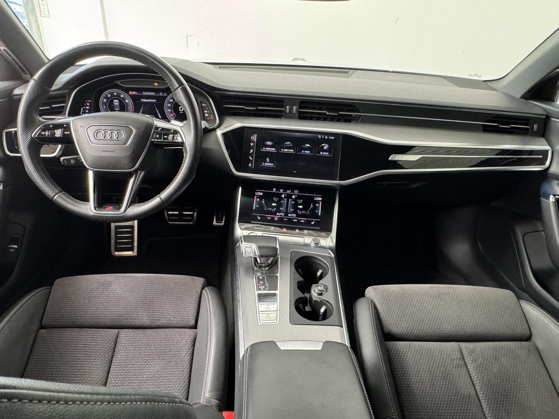 Audi A6 met kenteken G-947-FK – interieur