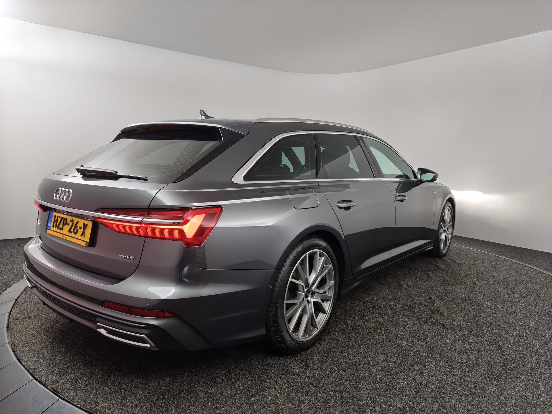 Audi A6 met kenteken HZP-26-X – achteraanzicht