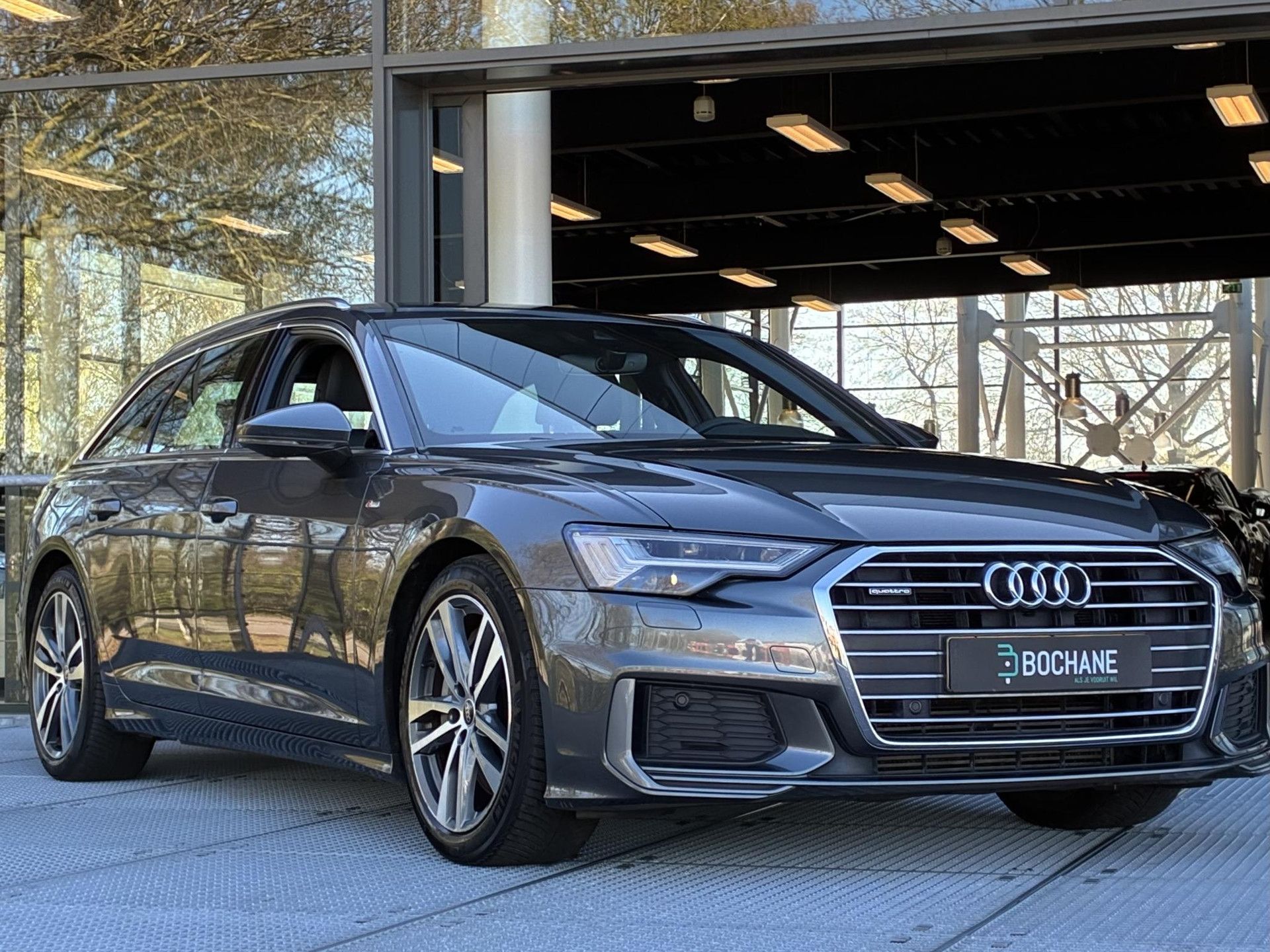 Audi A6 met kenteken S-725-NR – detailfoto