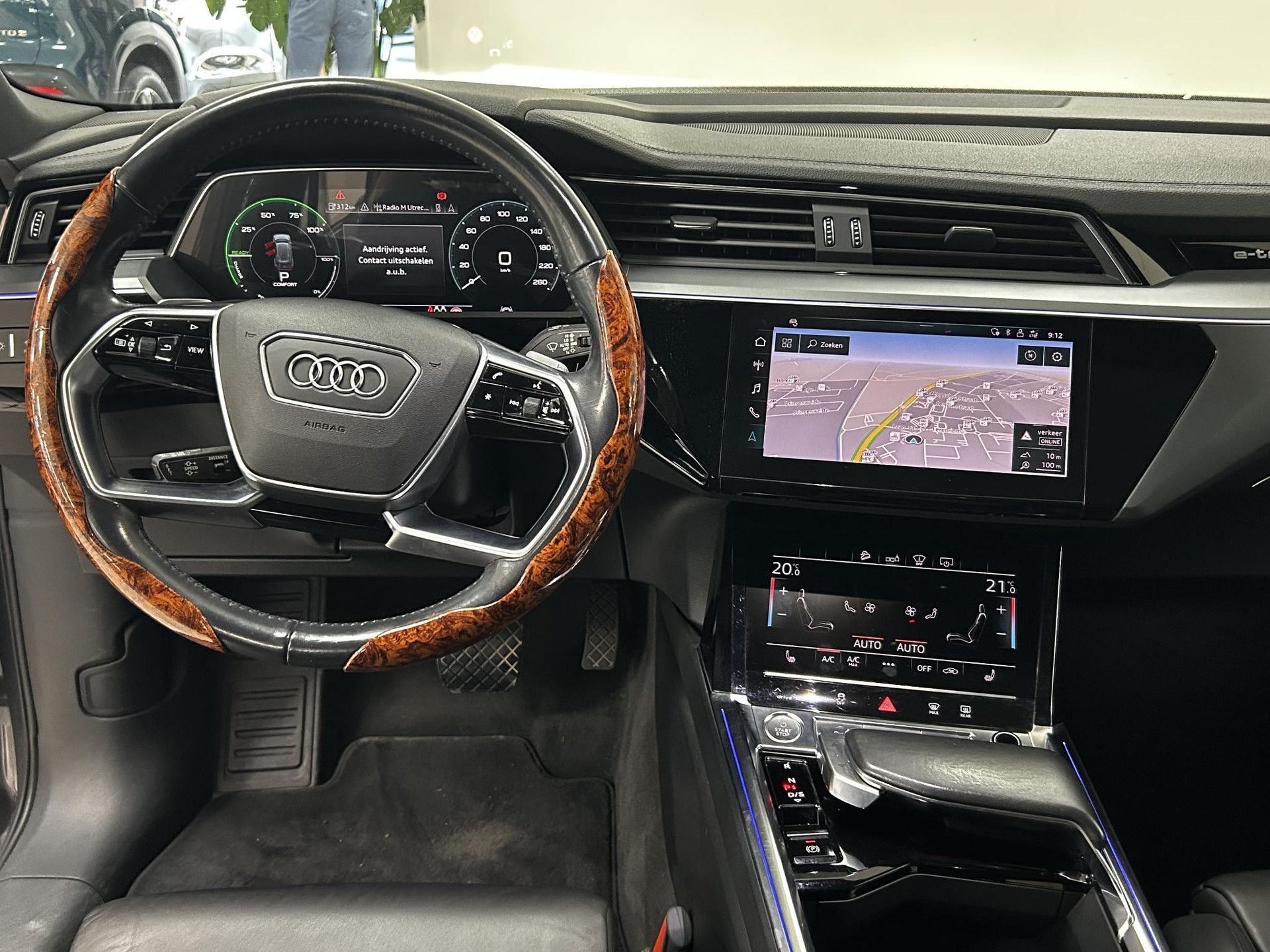 Audi e-tron met kenteken G-179-FR – interieur