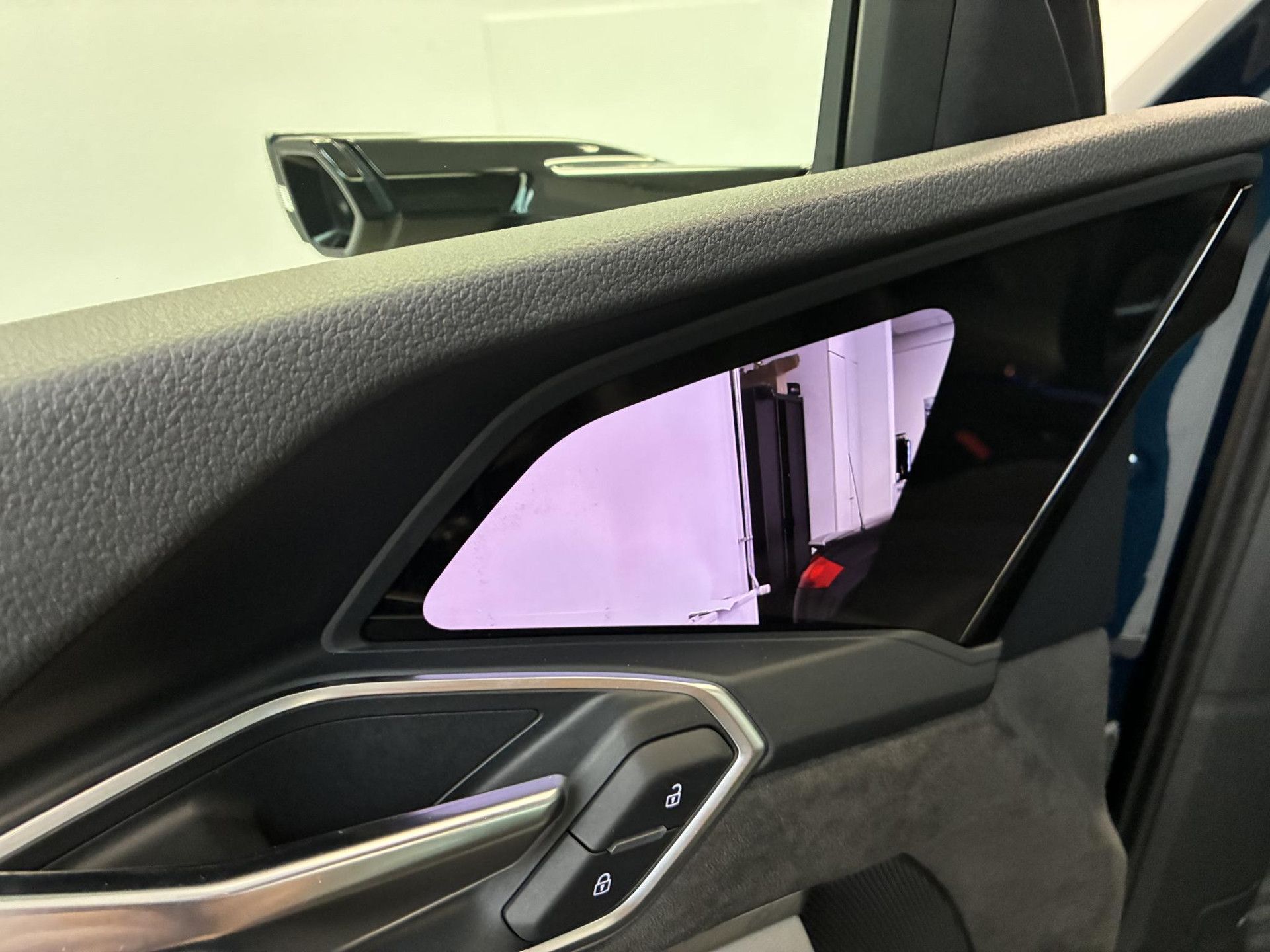 Audi e-tron met kenteken R-436-VH – detailfoto