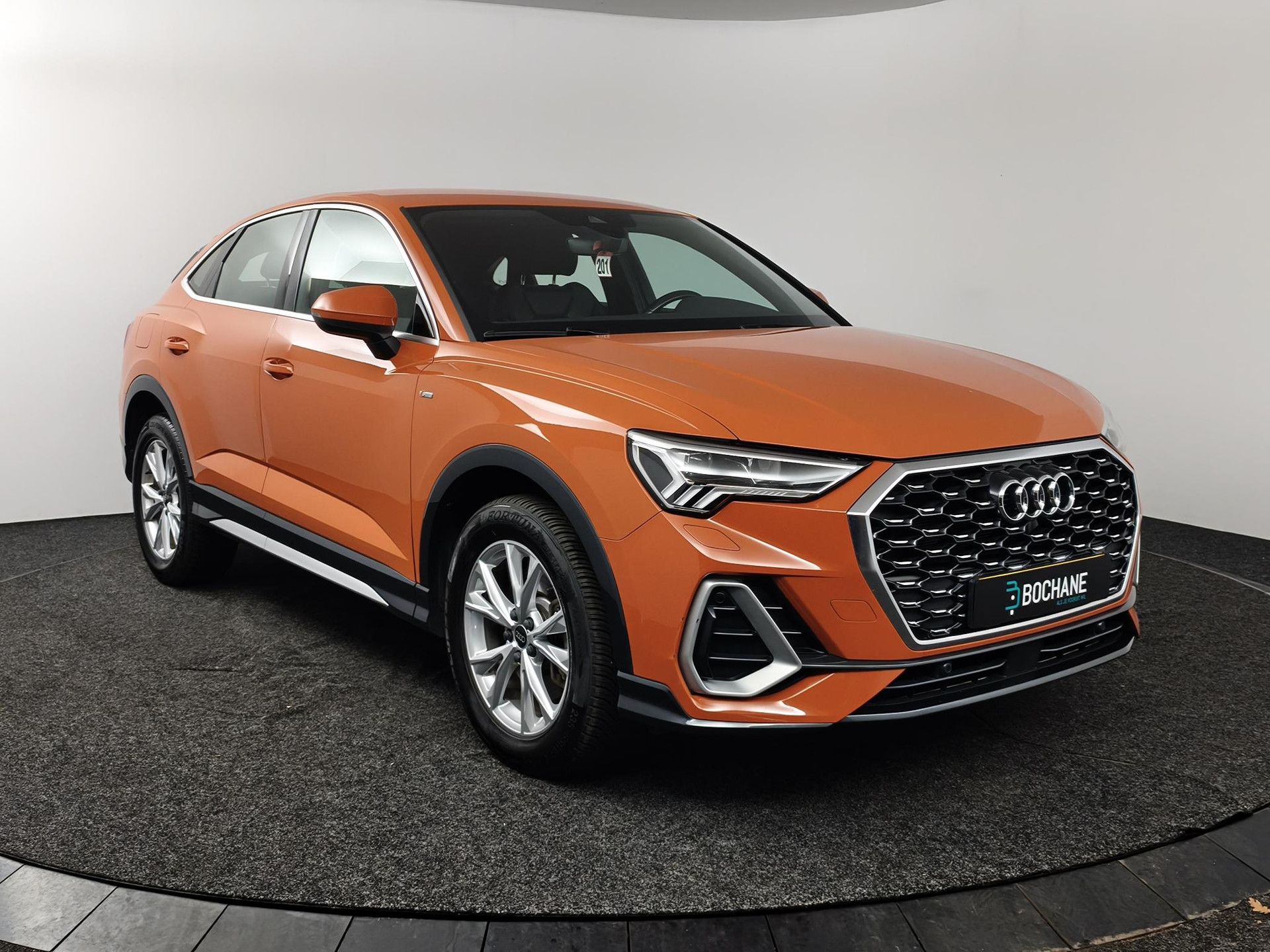 Audi Q3 met kenteken KJD-52-H – detailfoto