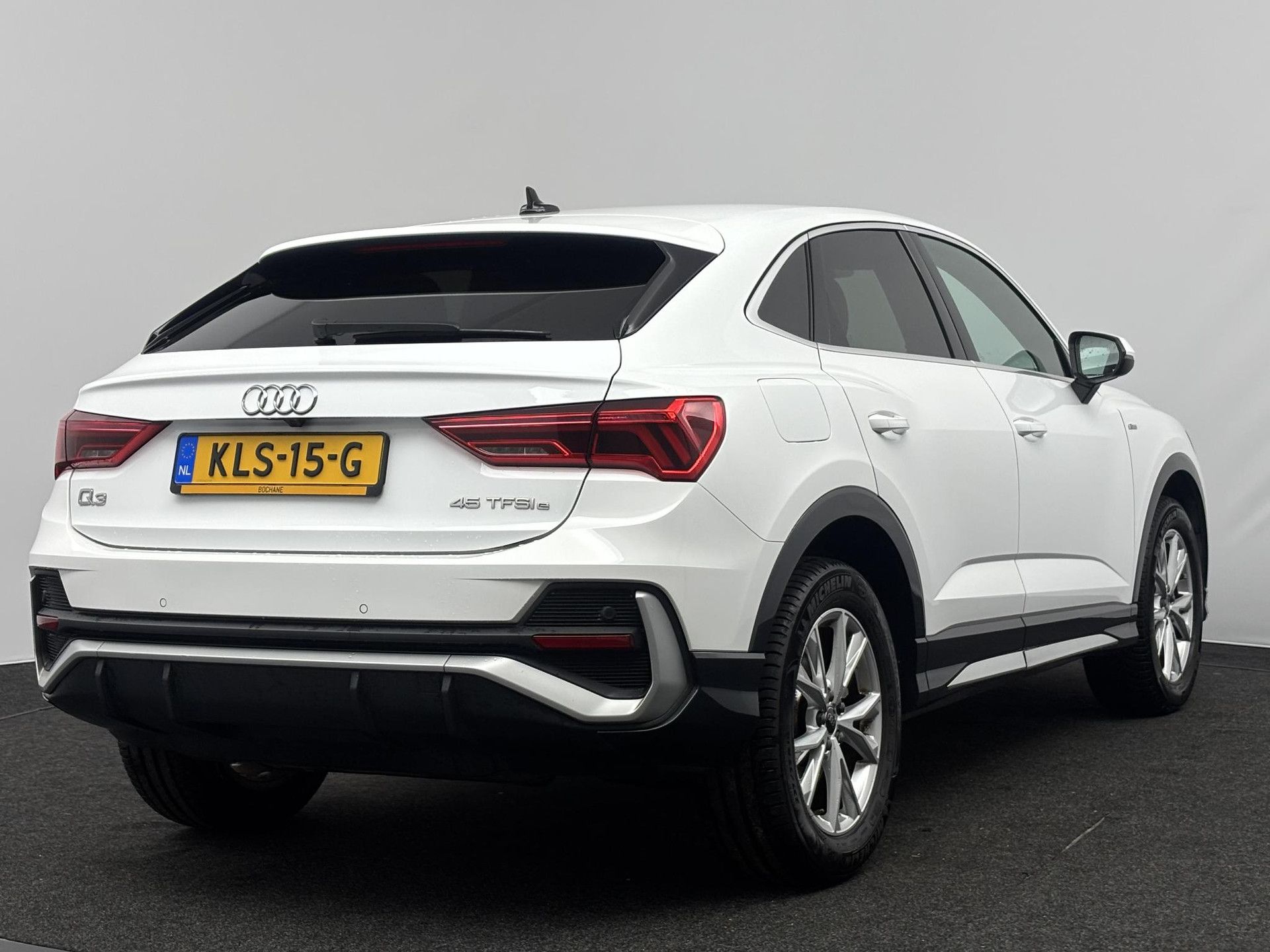 Audi Q3 met kenteken KLS-15-G – achteraanzicht