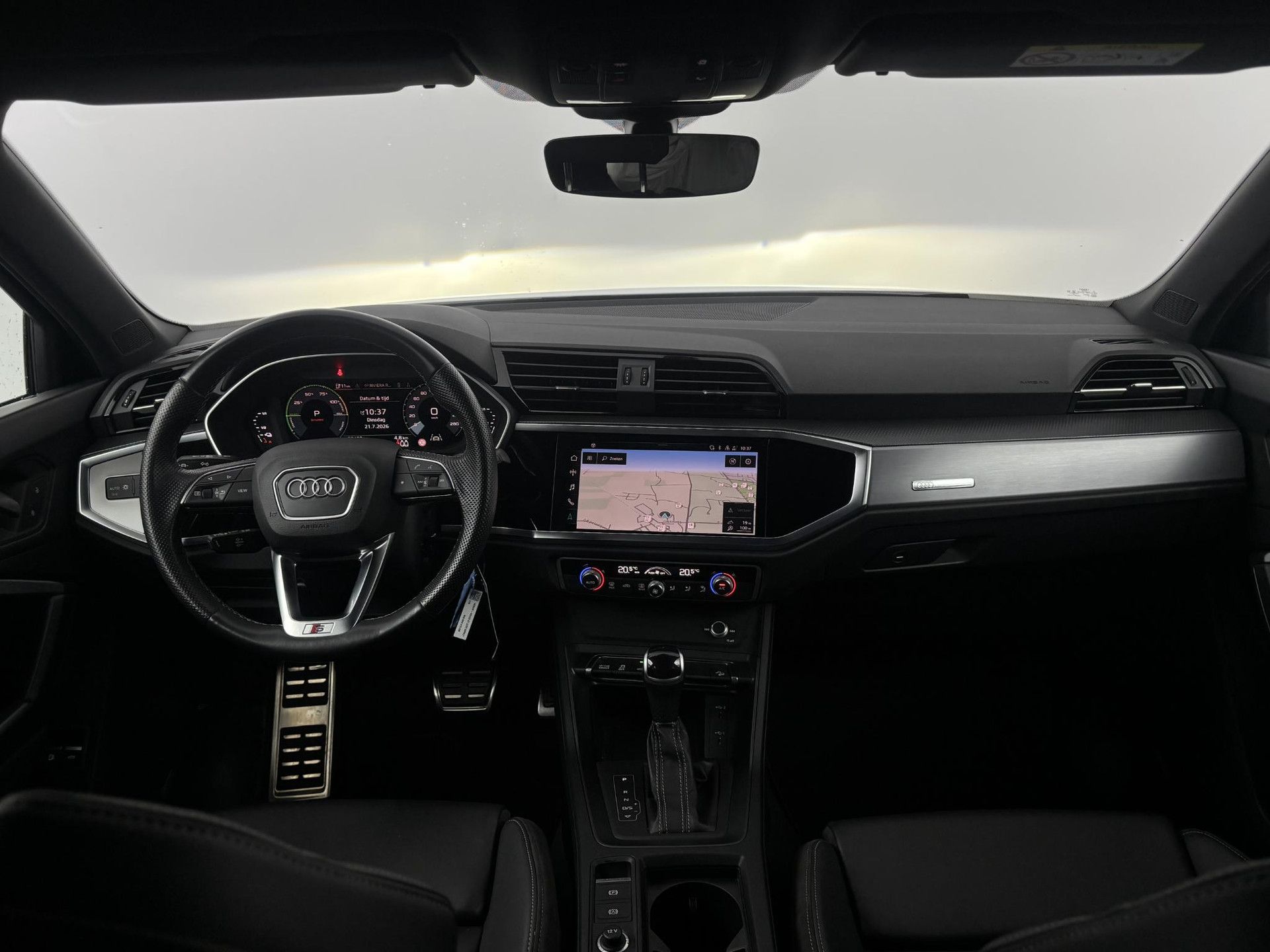 Audi Q3 met kenteken KLS-15-G – interieur