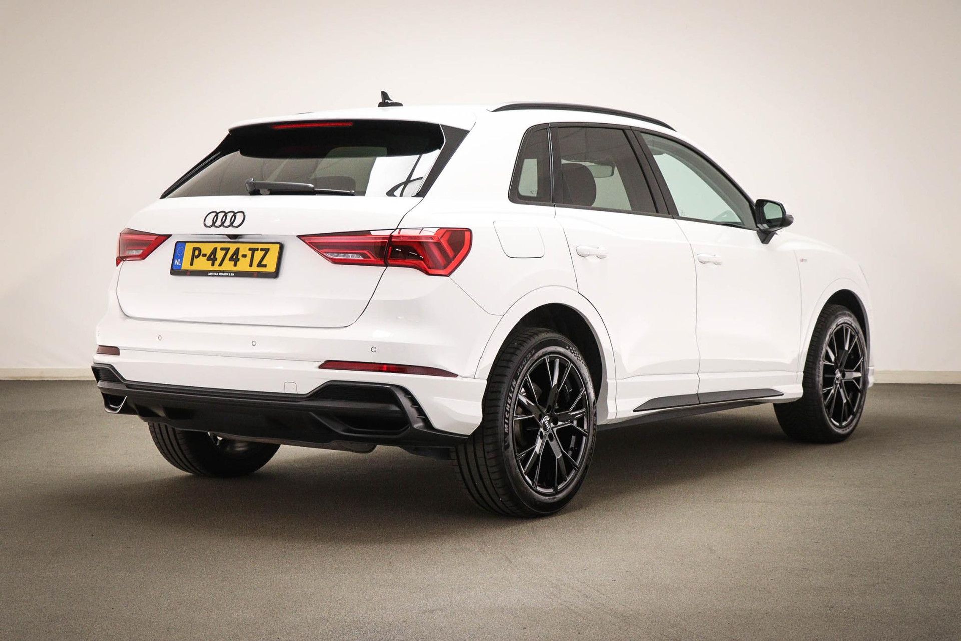 Audi Q3 met kenteken P-474-TZ – achteraanzicht