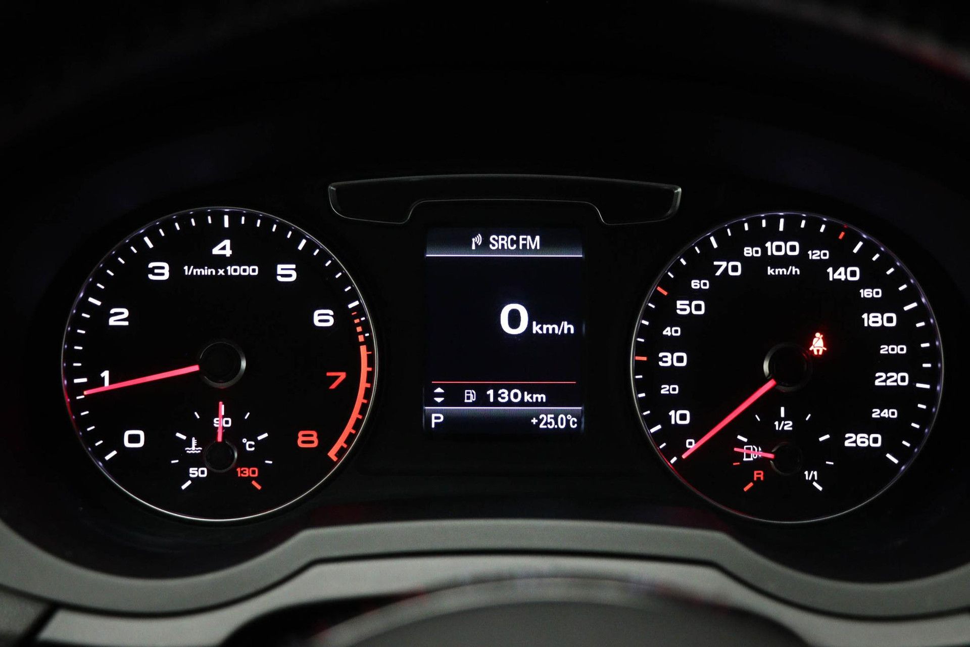 Audi Q3 met kenteken SK-608-B – dashboard