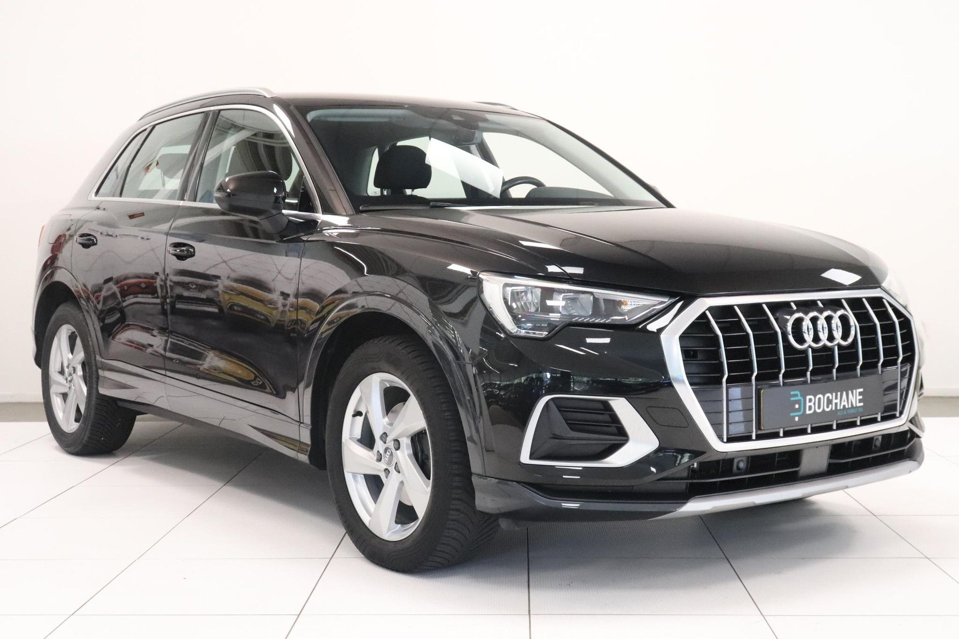 Audi Q3 met kenteken T-261-XR – detailfoto