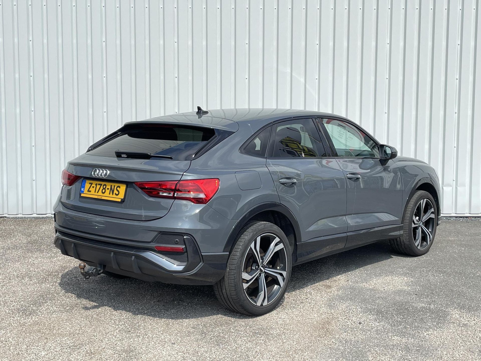 Audi Q3 met kenteken Z-178-NS – achteraanzicht