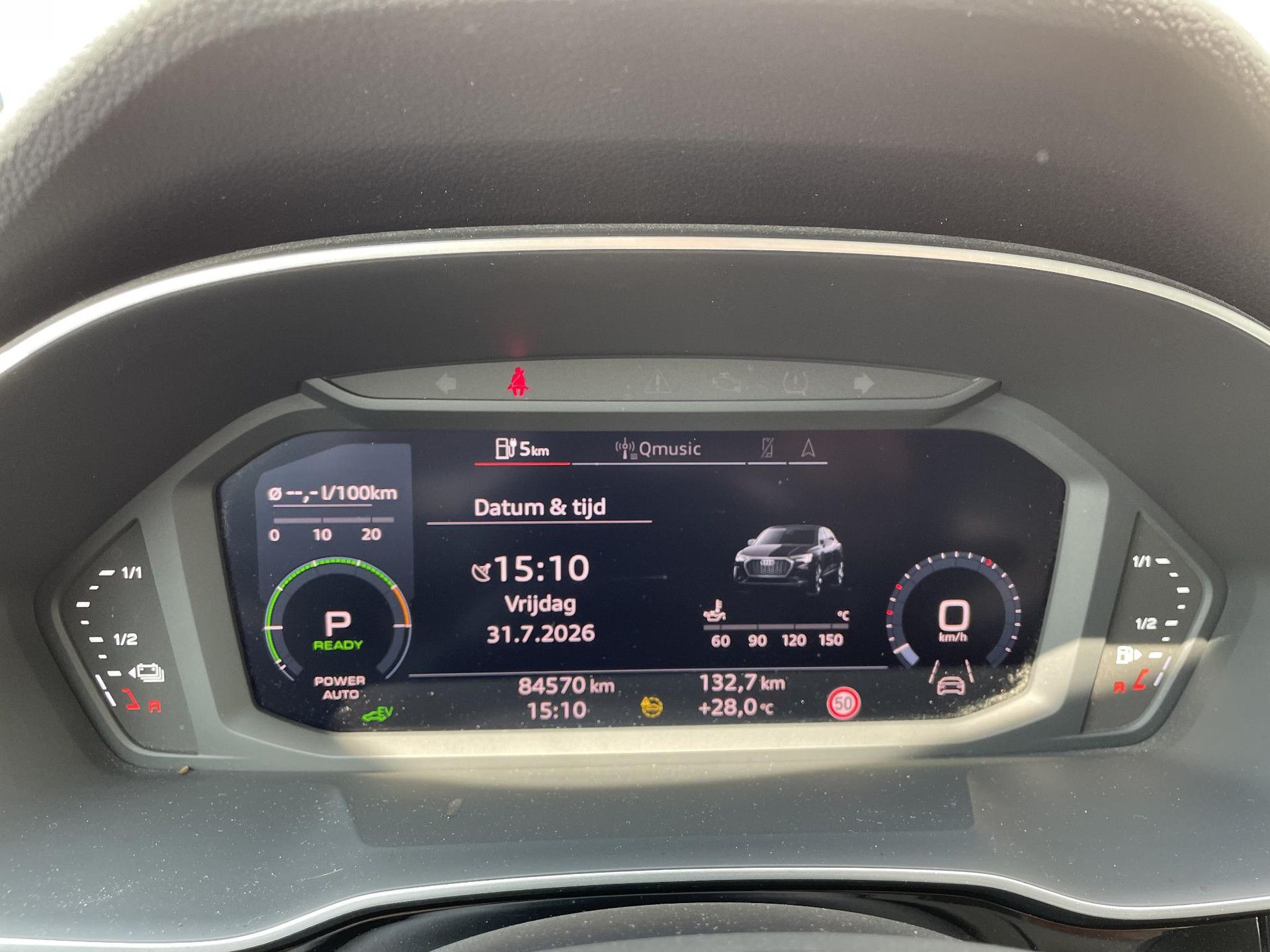 Audi Q3 met kenteken Z-178-NS – dashboard