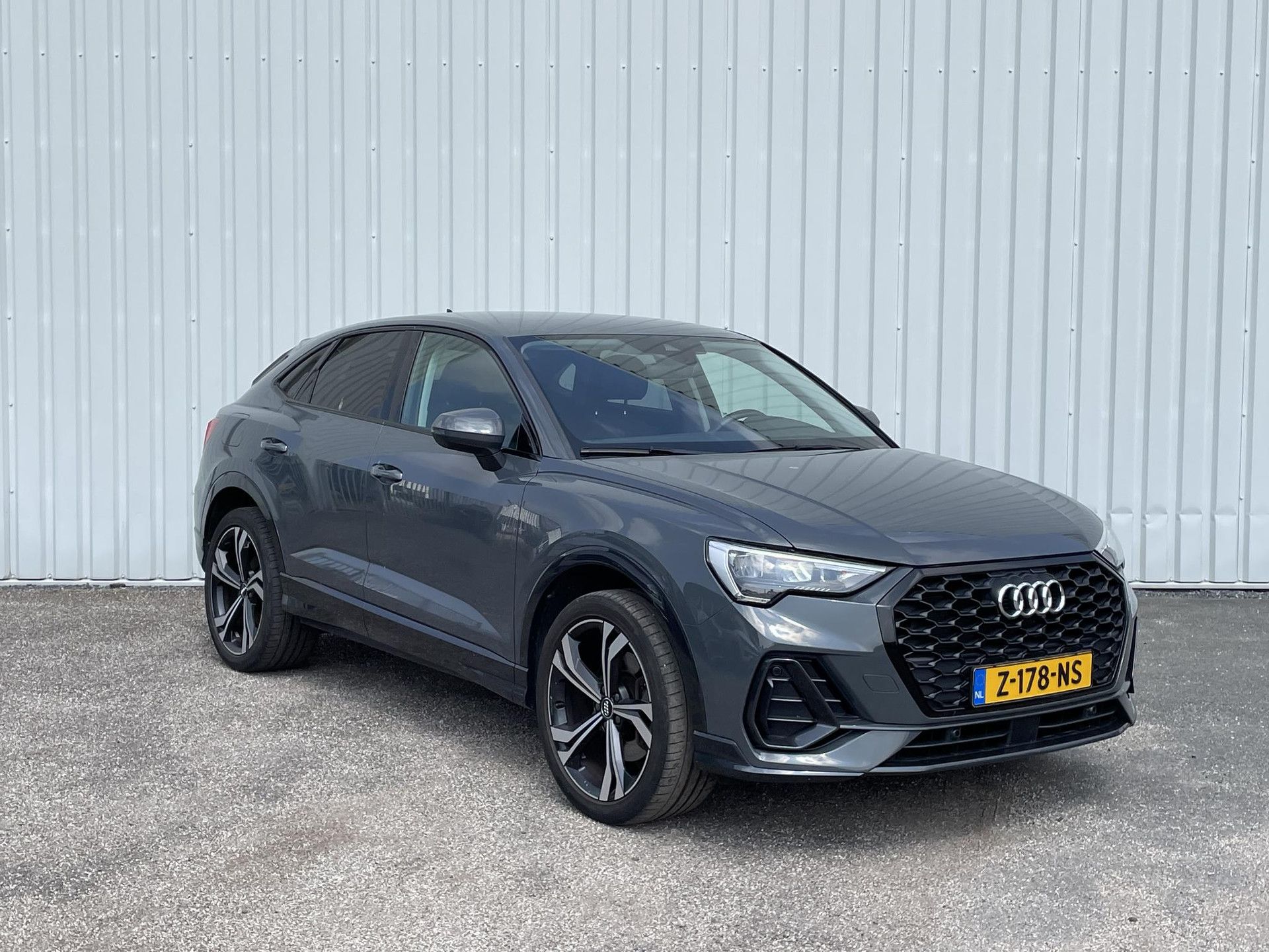Audi Q3 met kenteken Z-178-NS – detailfoto