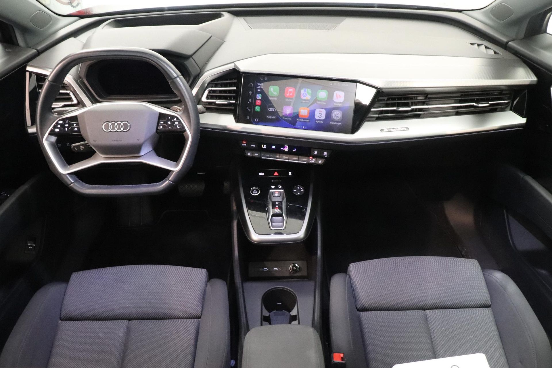 Audi Q4Sportbacke-tron met kenteken T-284-JT – interieur