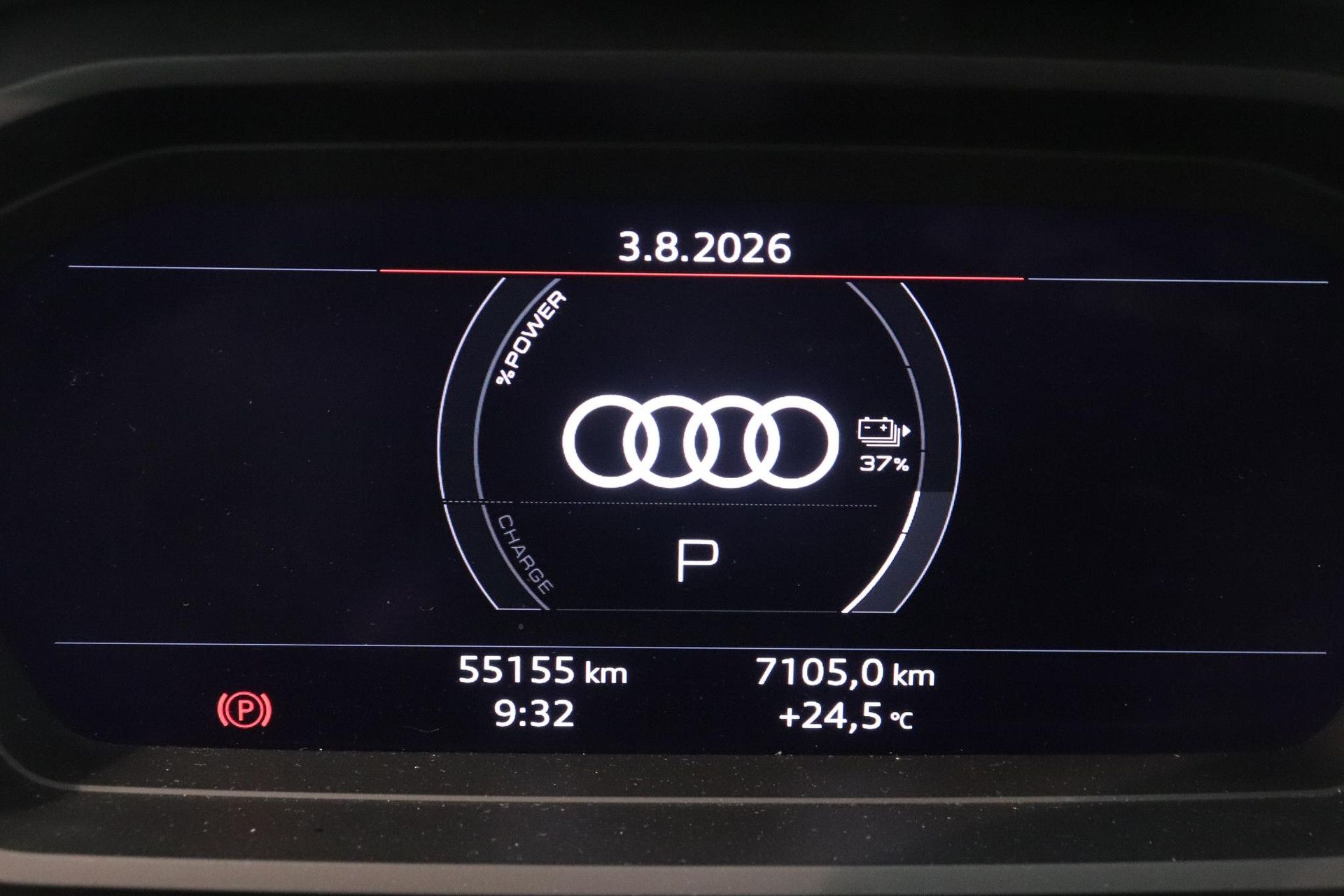 Audi Q4Sportbacke-tron met kenteken T-284-JT – dashboard