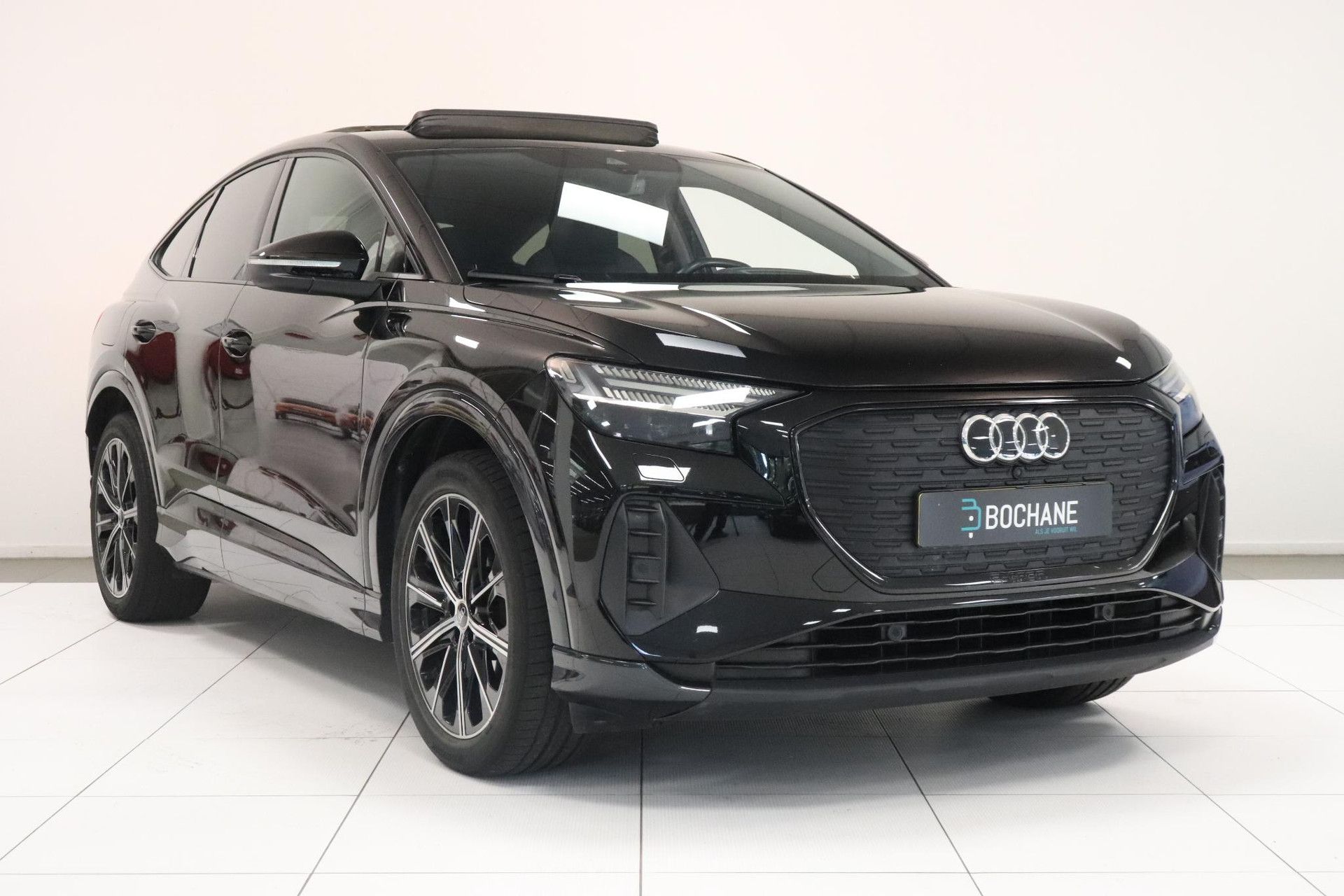 Audi Q4Sportbacke-tron met kenteken T-284-JT – detailfoto