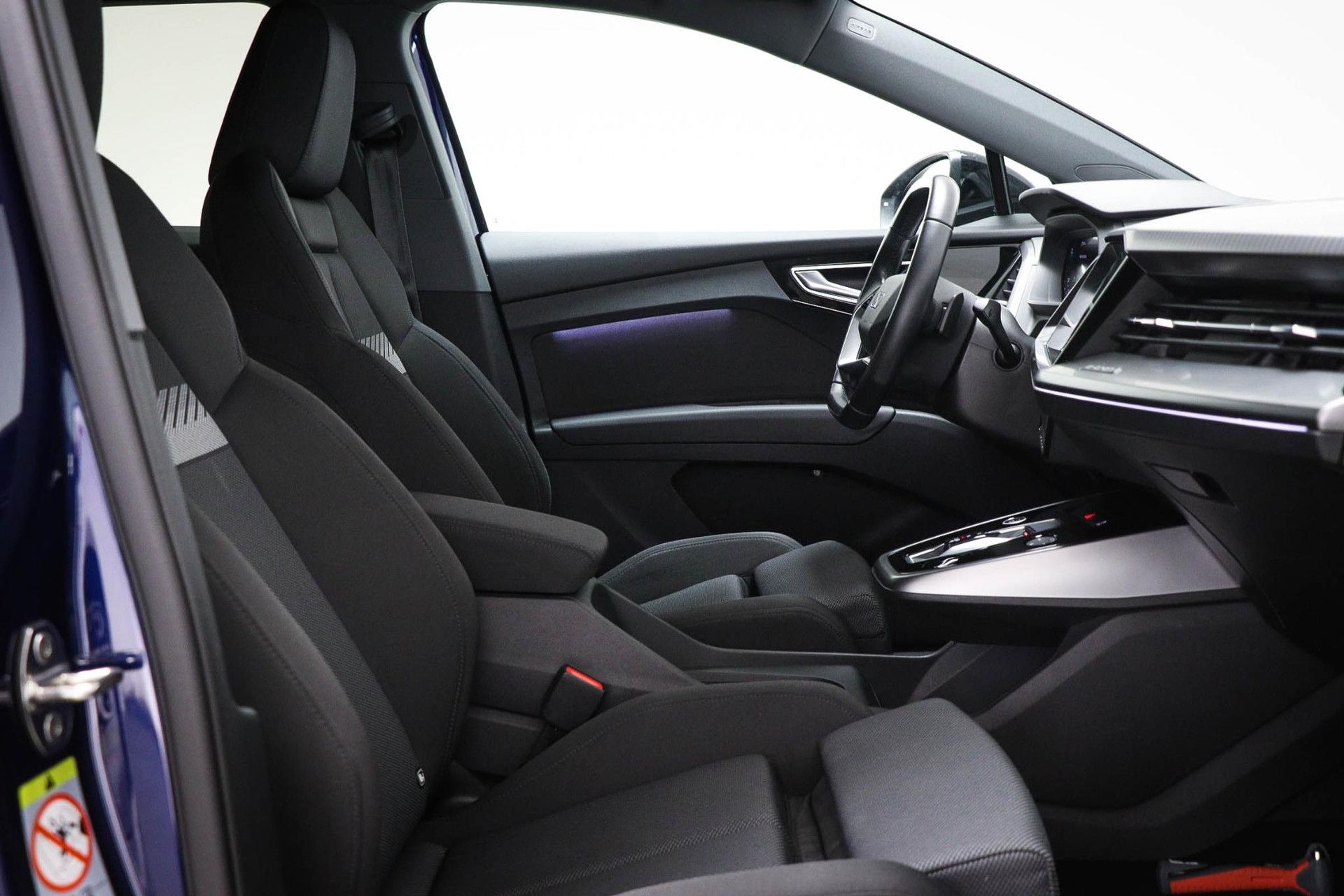 Audi Q4e-tron met kenteken P-464-KN – dashboard