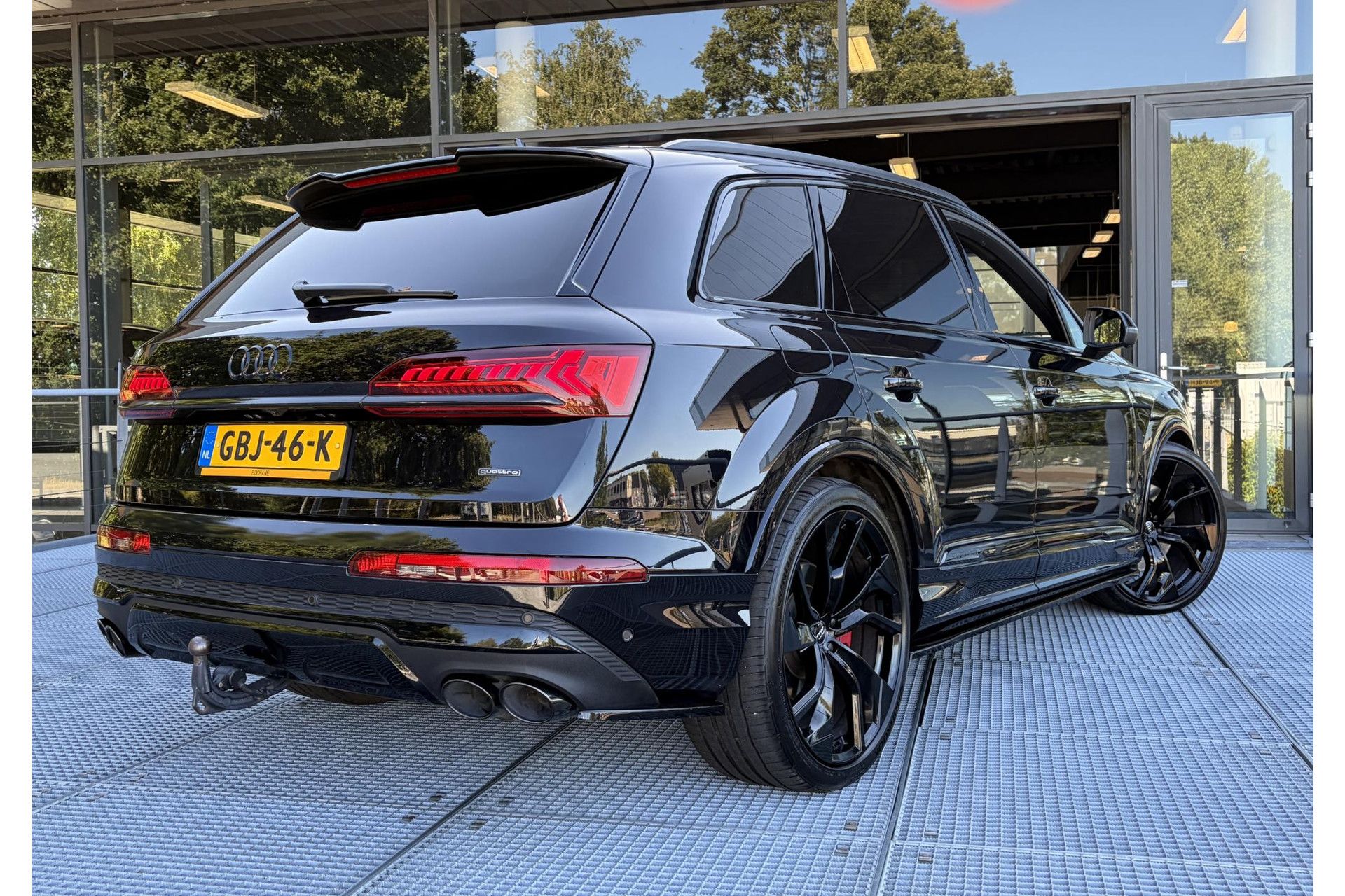 Audi Q7 met kenteken GBJ-46-K – achteraanzicht