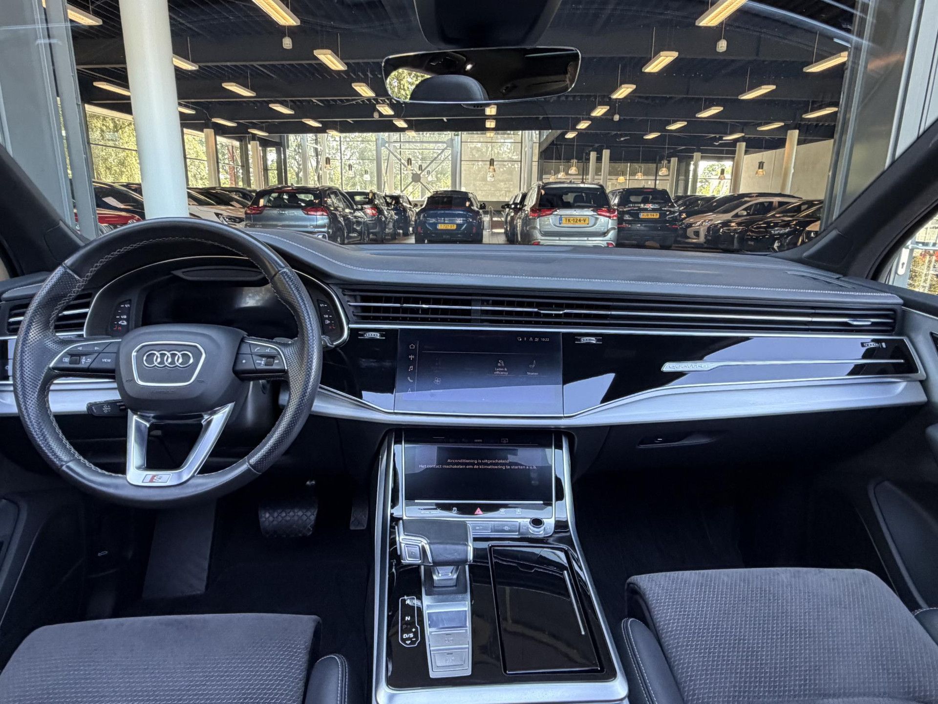 Audi Q7 met kenteken GBJ-46-K – interieur