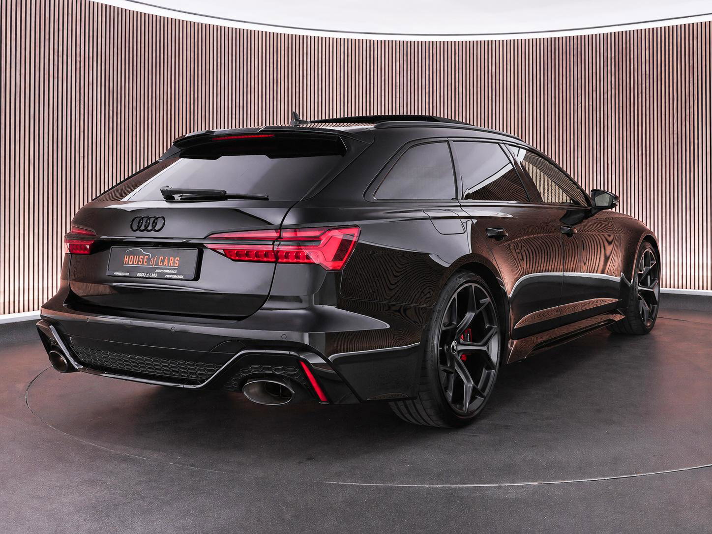 Audi RS6 met kenteken JHS-44-T – achteraanzicht