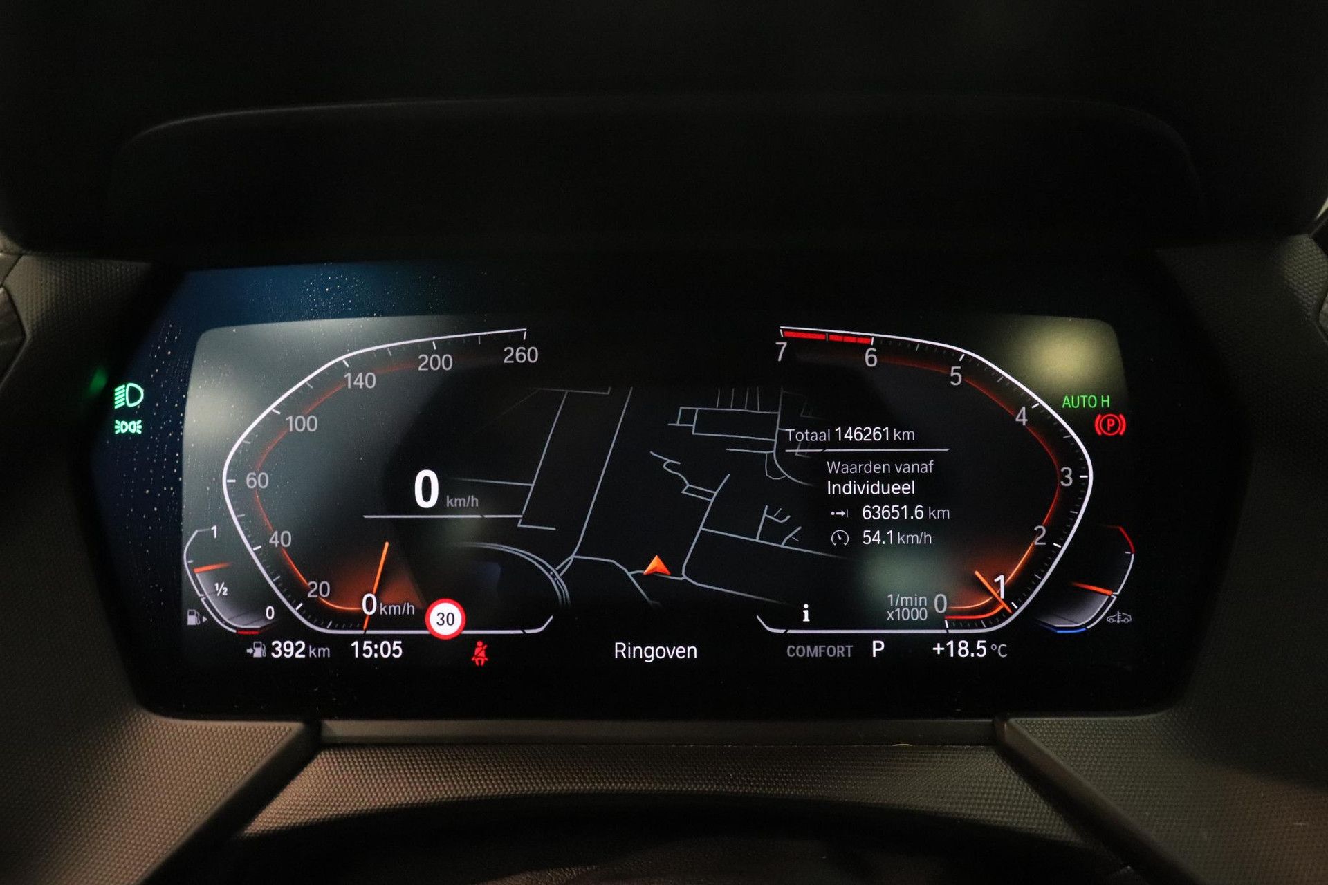 BMW 1-serie met kenteken L-051-TB – dashboard