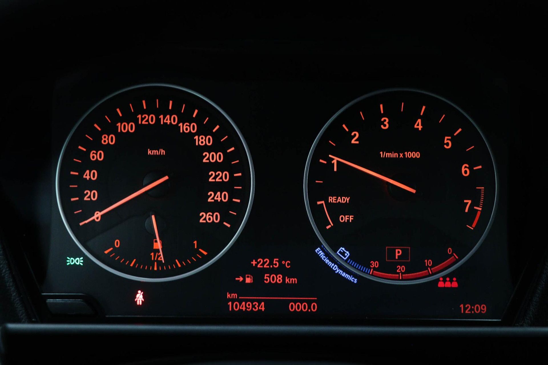 BMW 1-serie met kenteken PG-783-R – dashboard