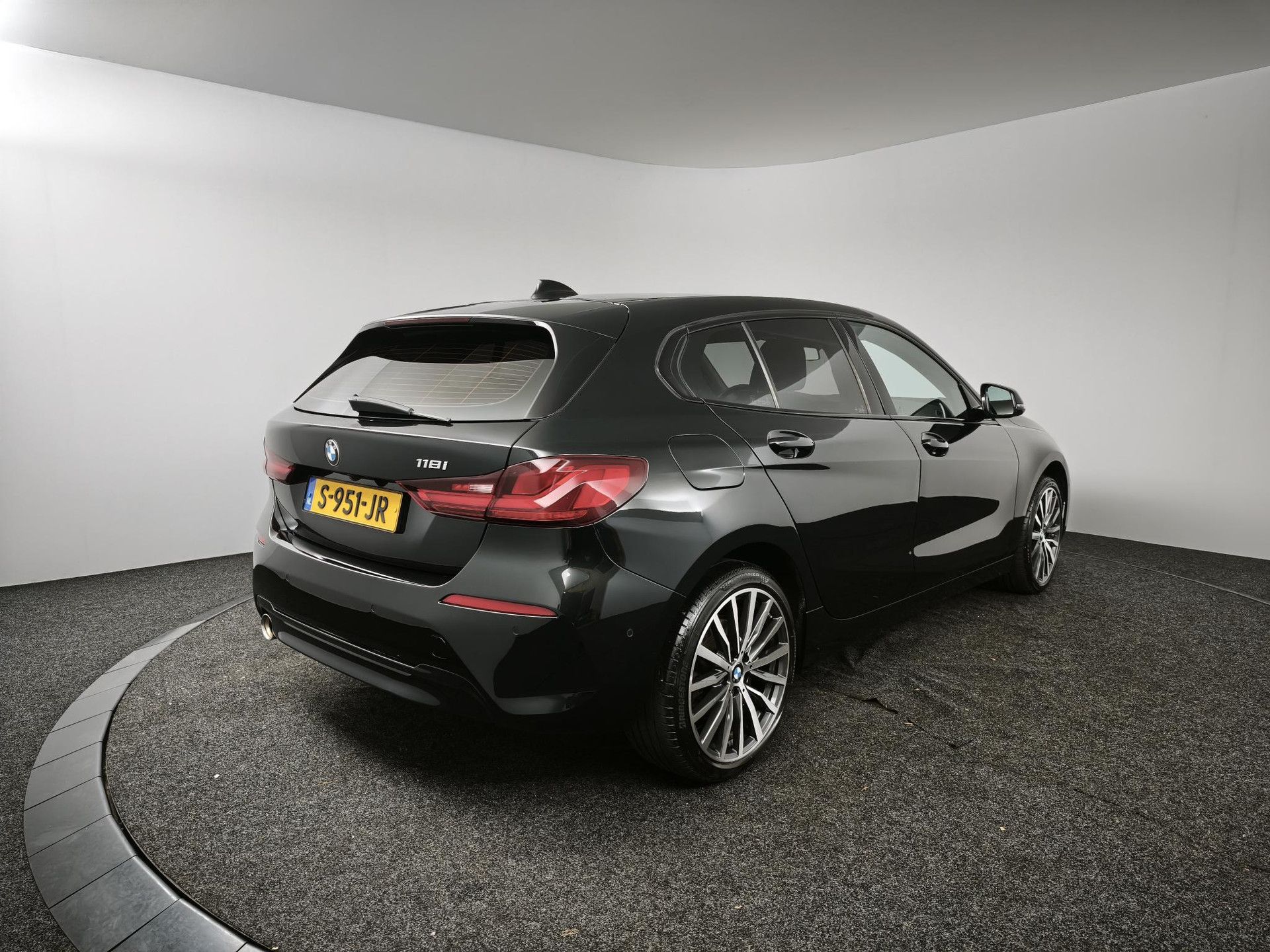 BMW 1-serie met kenteken S-951-JR – achteraanzicht