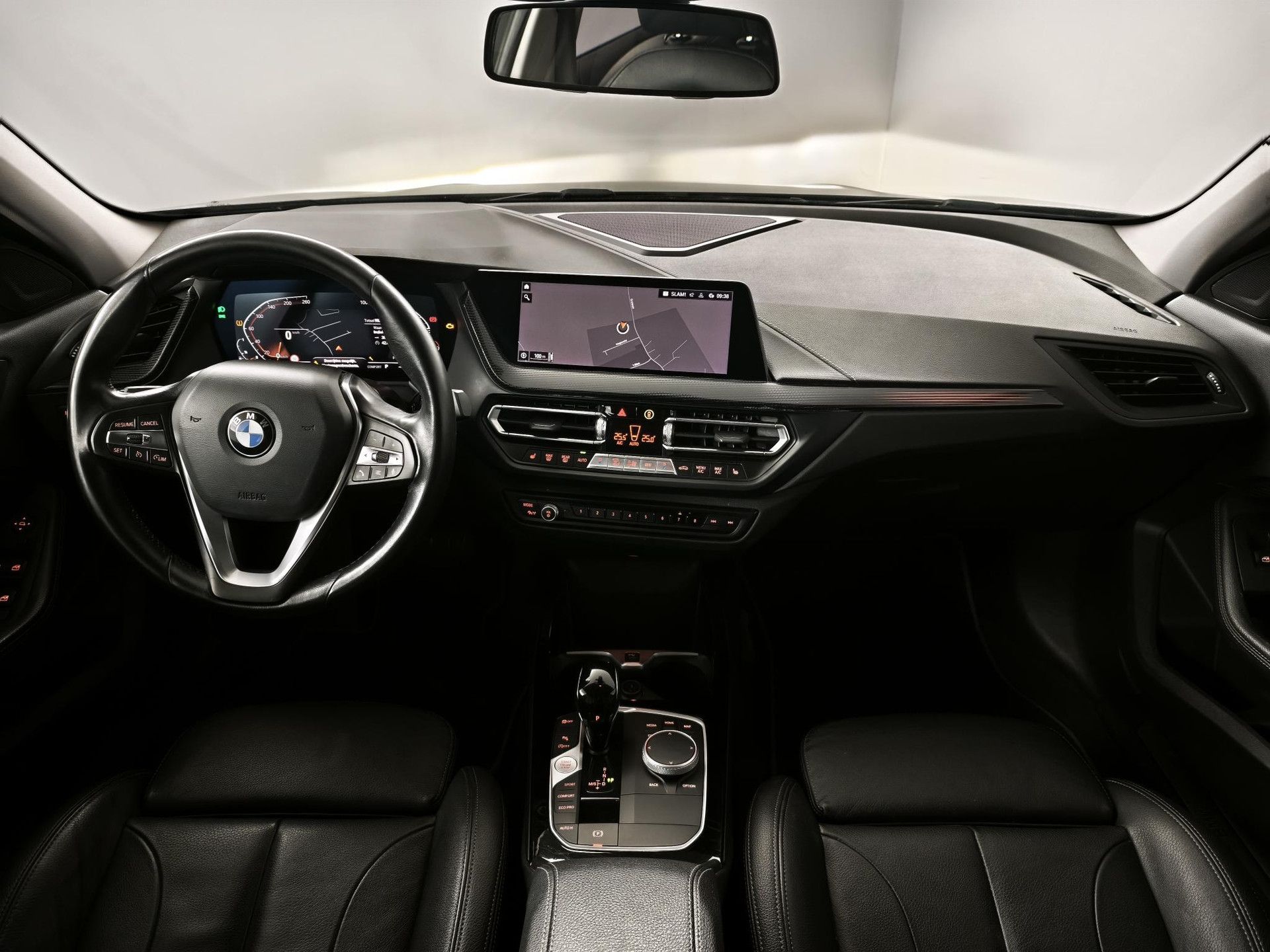 BMW 1-serie met kenteken S-951-JR – interieur
