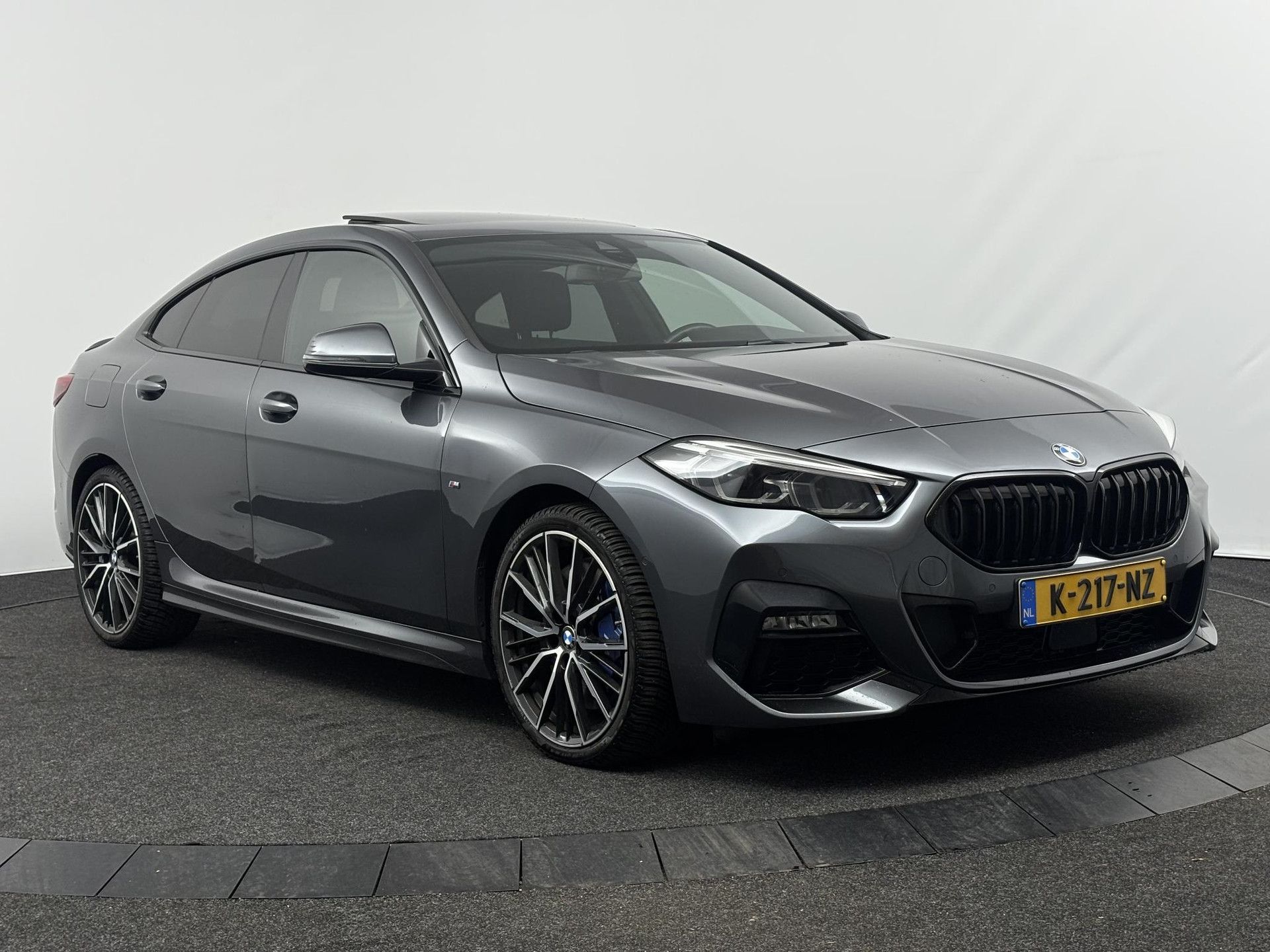 BMW 2-serie met kenteken K-217-NZ – detailfoto