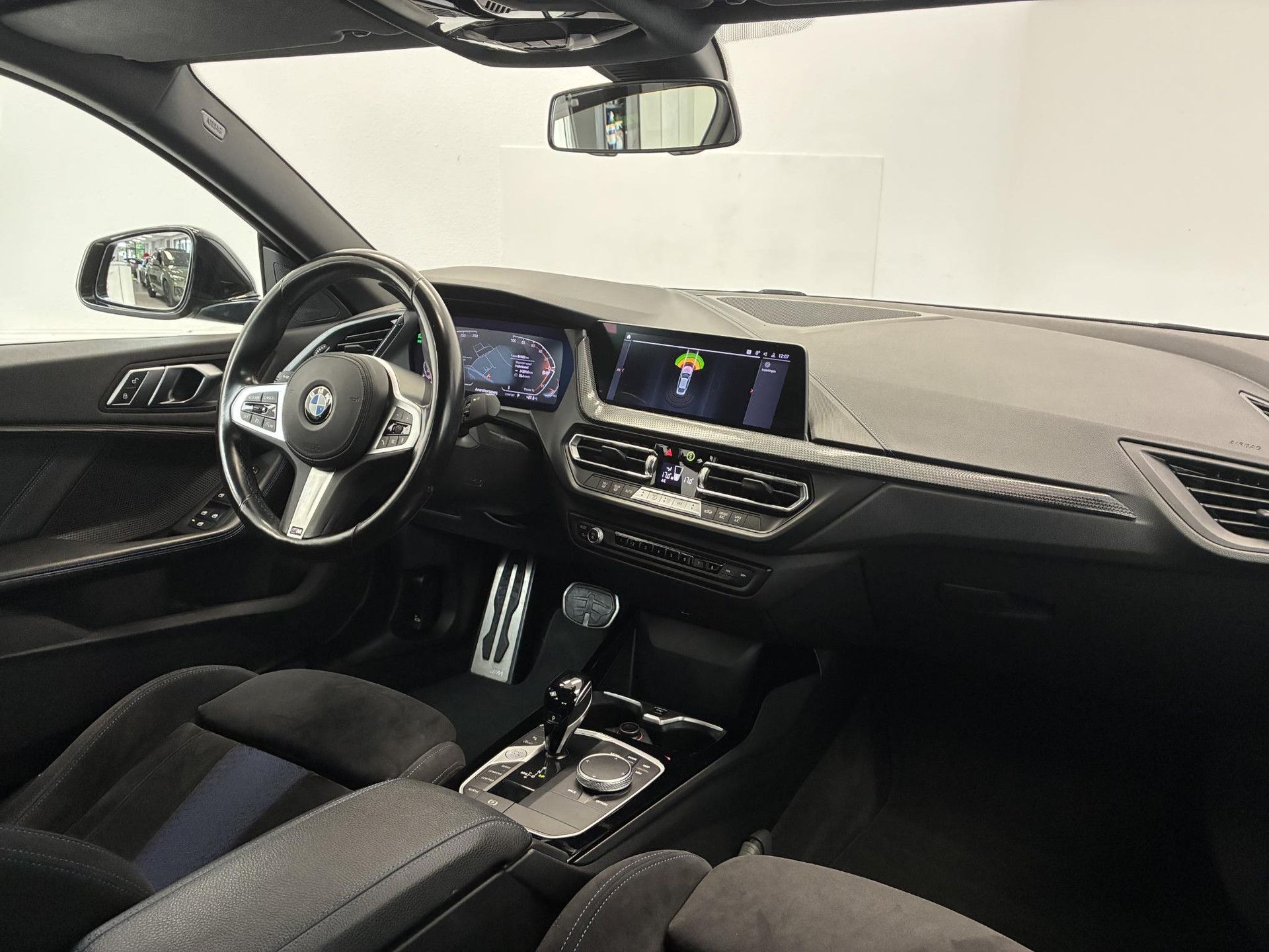 BMW 2-serie met kenteken P-815-VB – interieur
