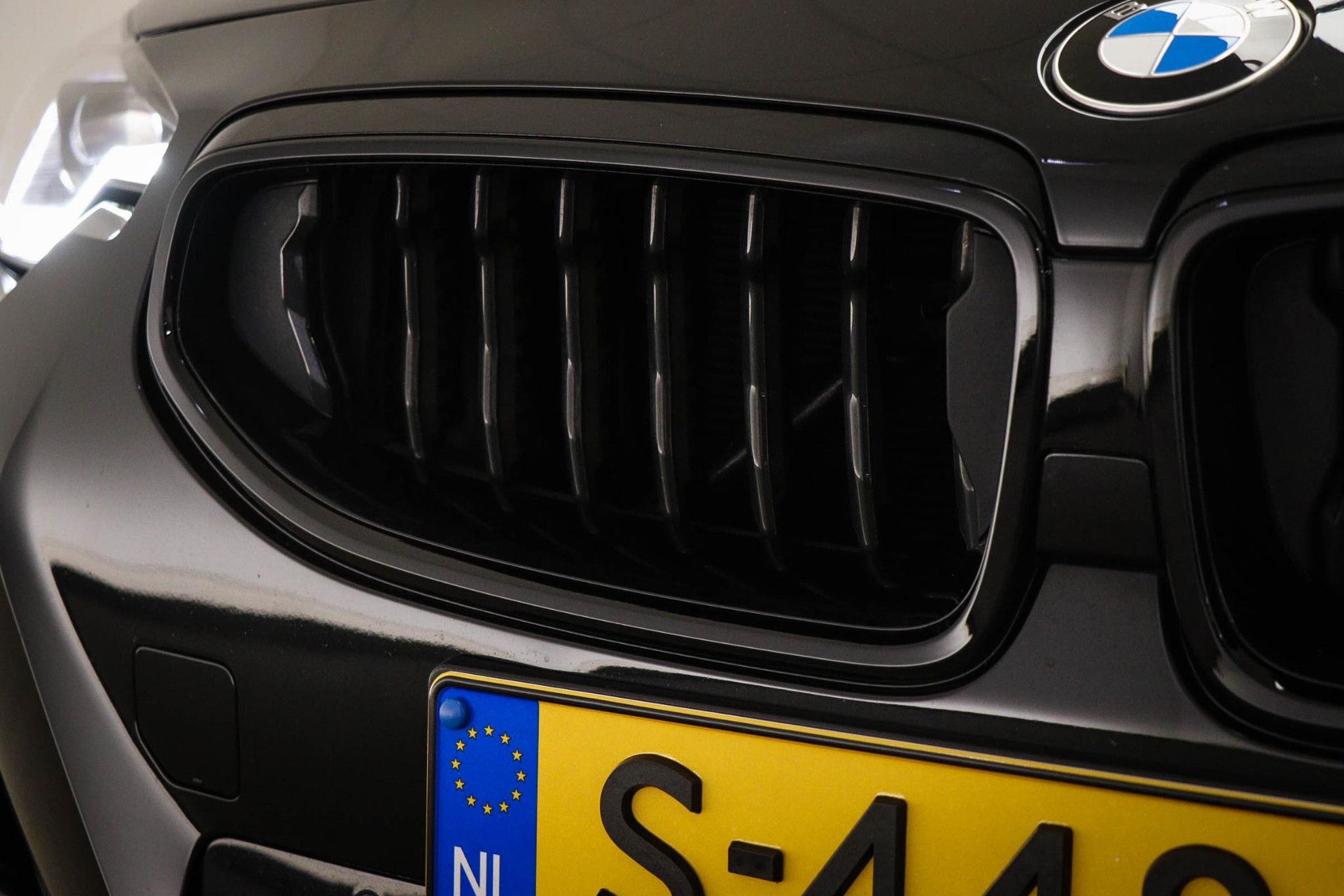 BMW 2-serie met kenteken S-448-GR – achteraanzicht