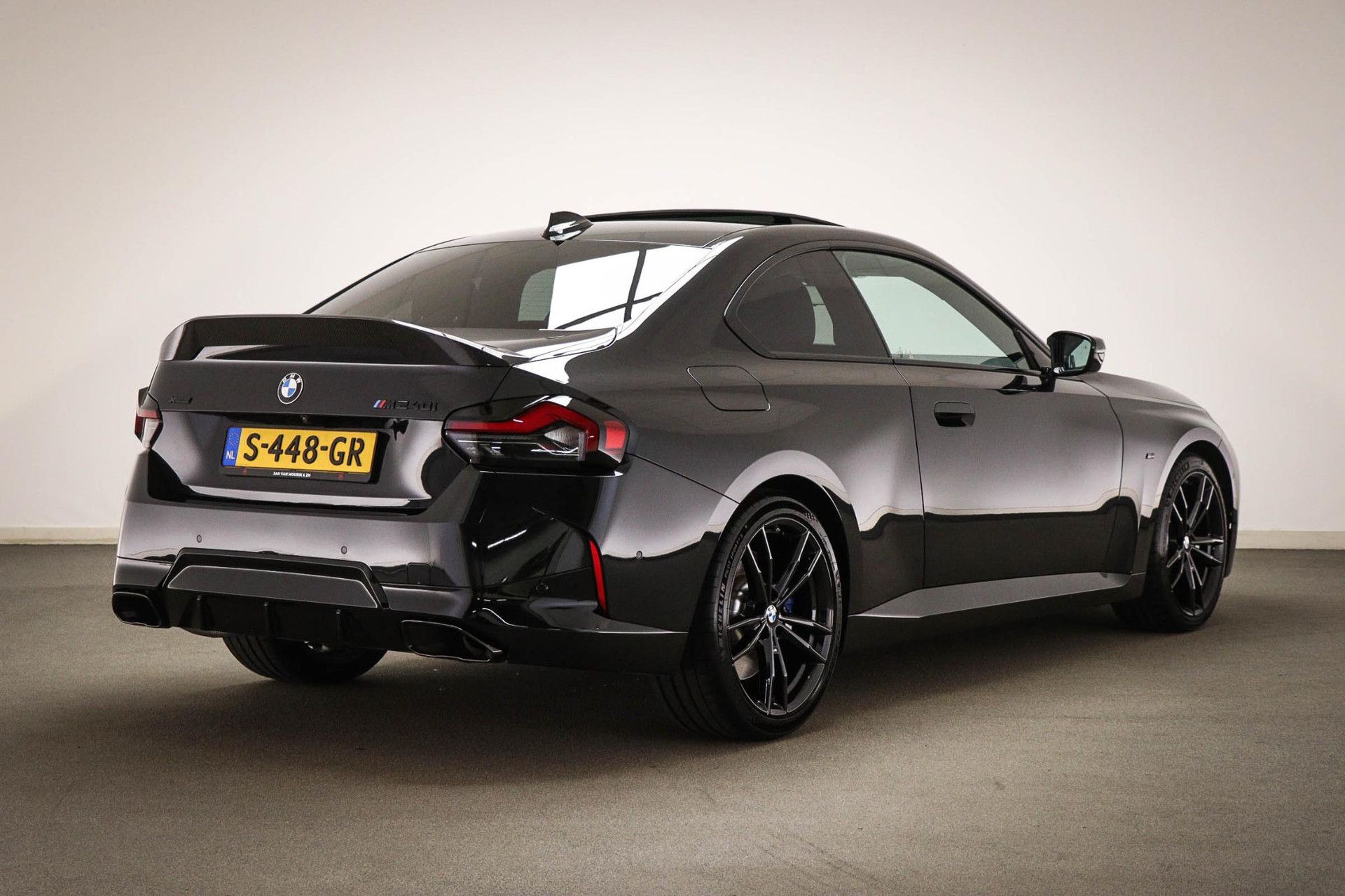 BMW 2-serie met kenteken S-448-GR – interieur