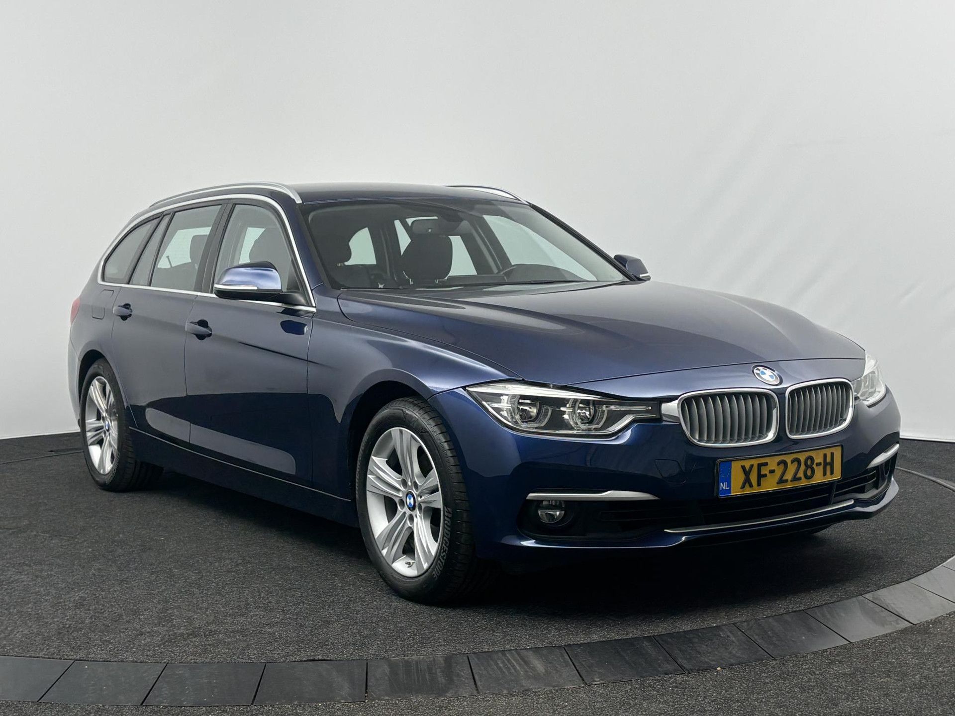 BMW 3-Serie met kenteken XF-228-H – detailfoto