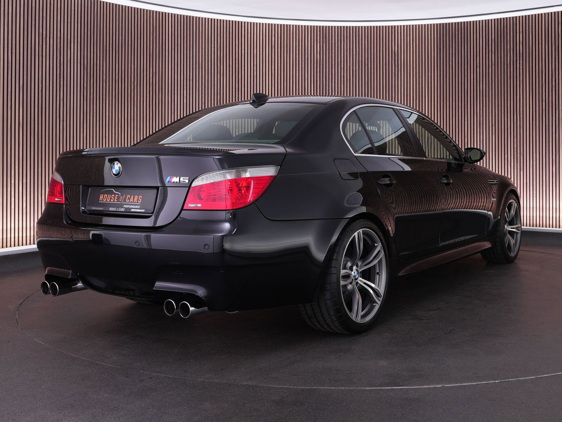 BMW 5-serie met kenteken 2-XGS-89 – achteraanzicht