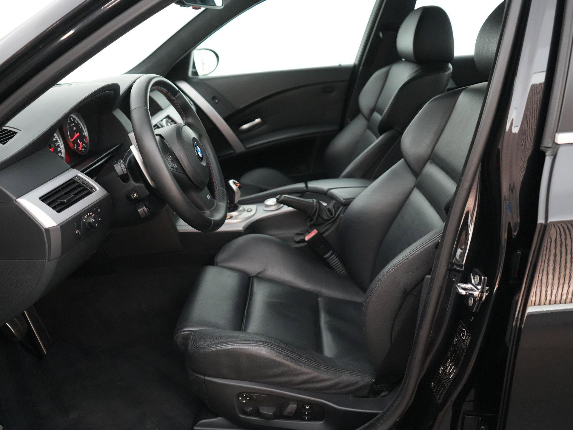 BMW 5-serie met kenteken 2-XGS-89 – detailfoto
