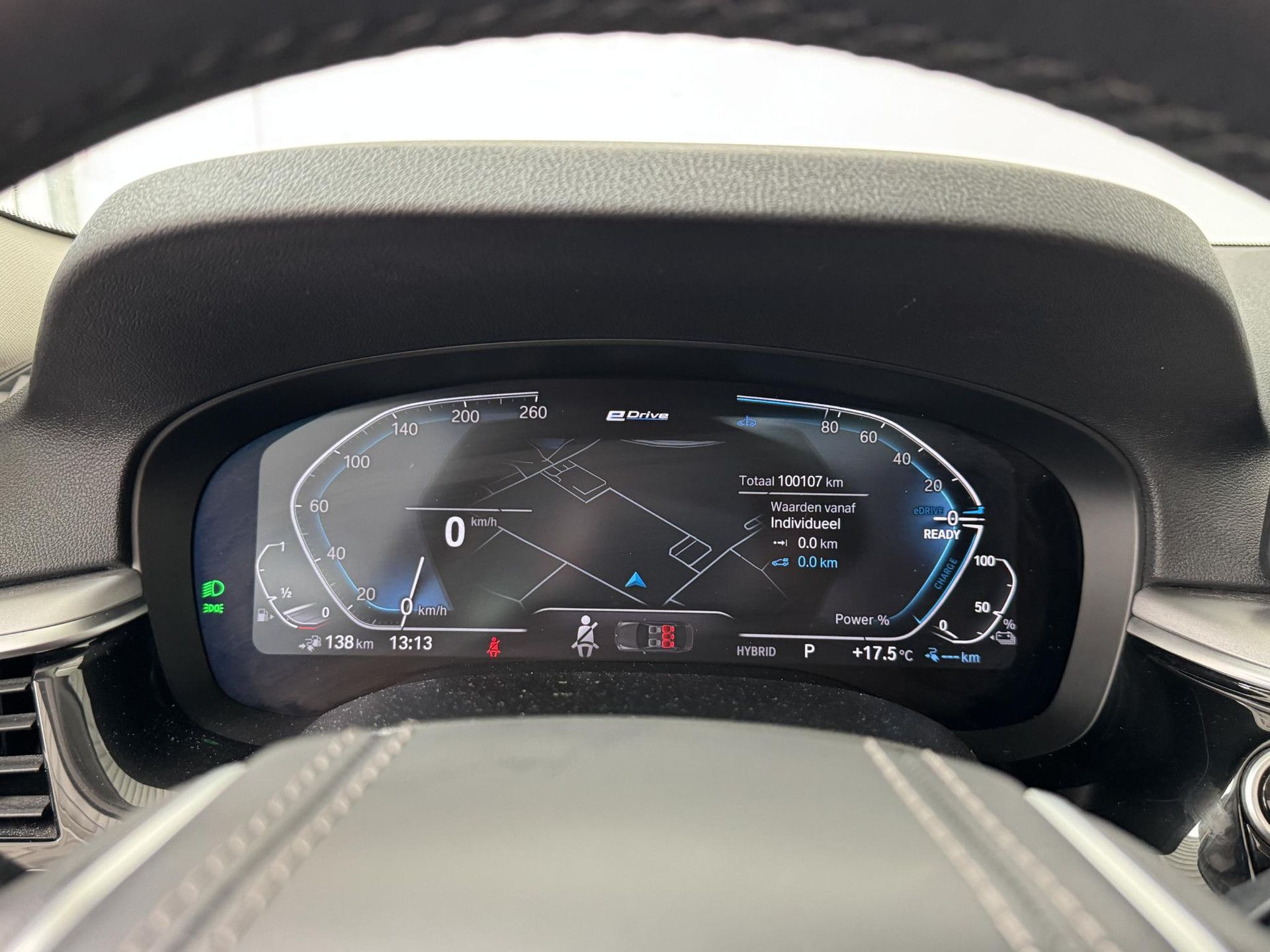 BMW 5-serie met kenteken R-221-KL – dashboard