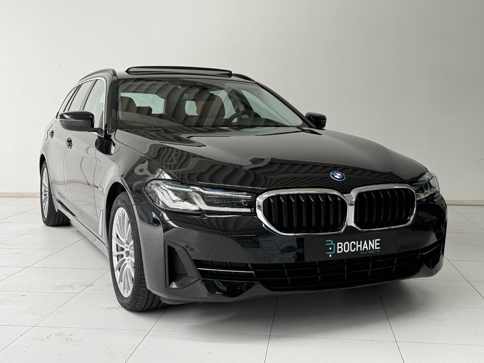 BMW 5-serie met kenteken R-221-KL – detailfoto