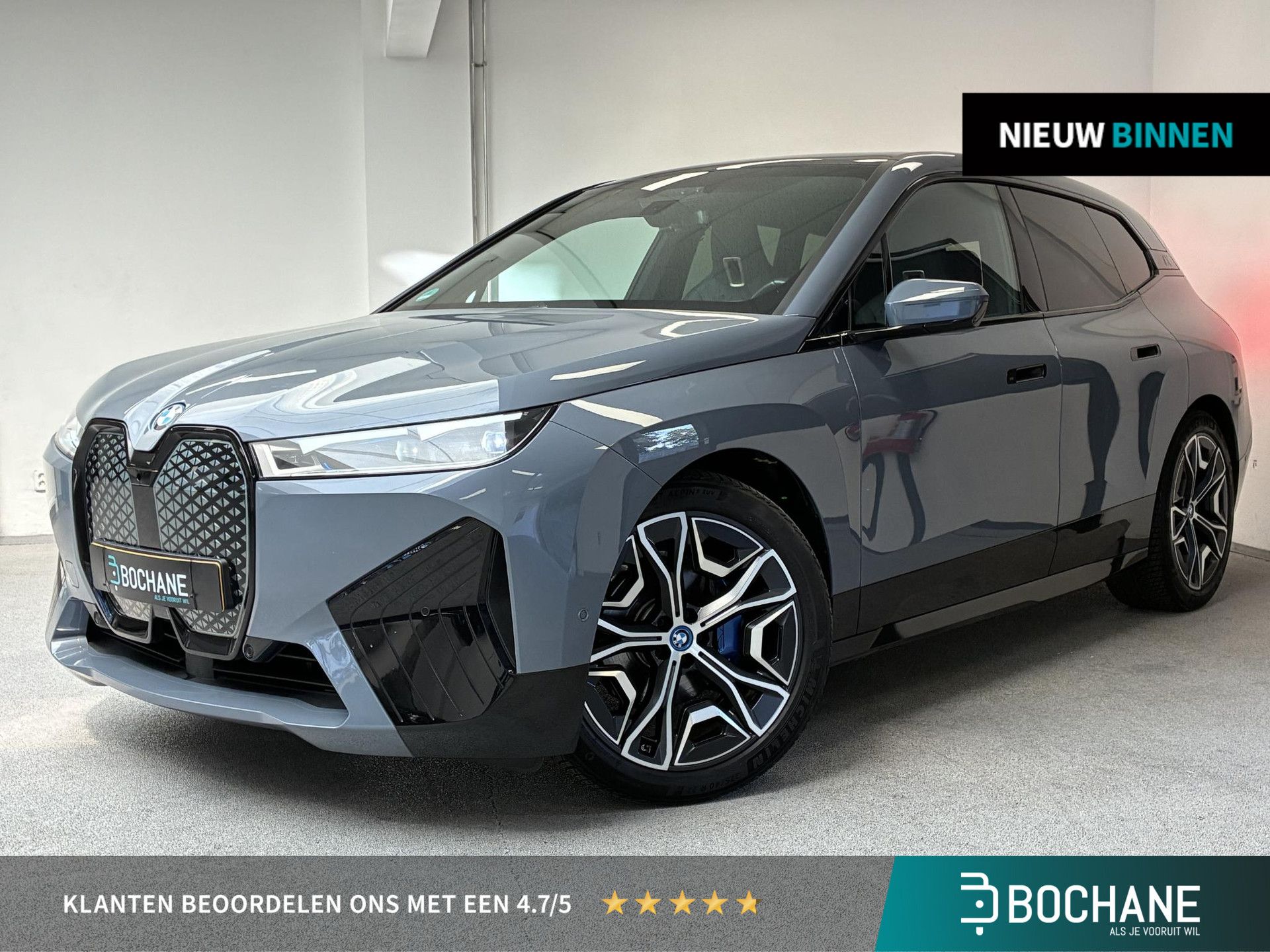 BMW iX met kenteken P-075-VT – vooraanzicht