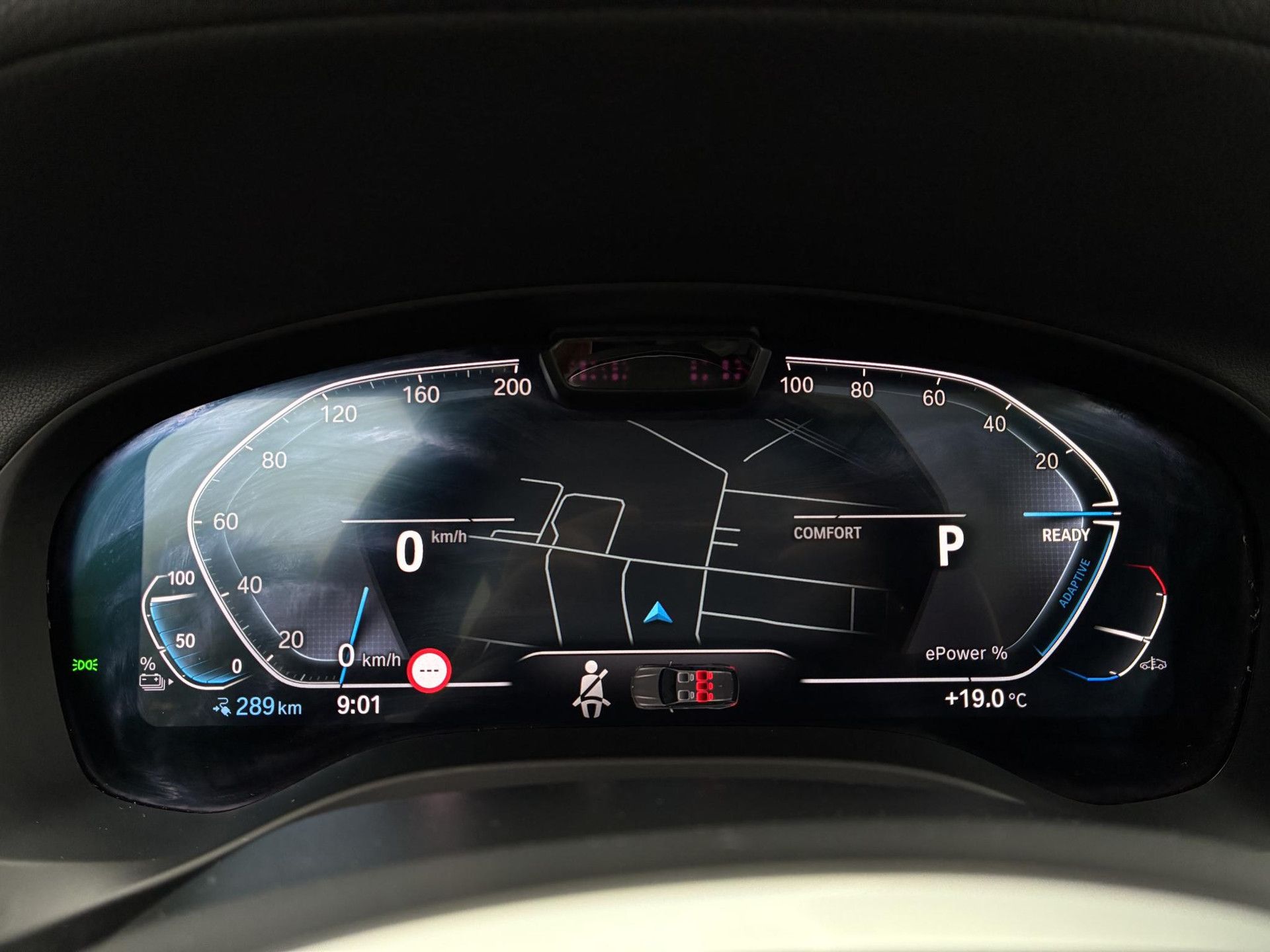 BMW IX3 met kenteken P-666-FB – dashboard